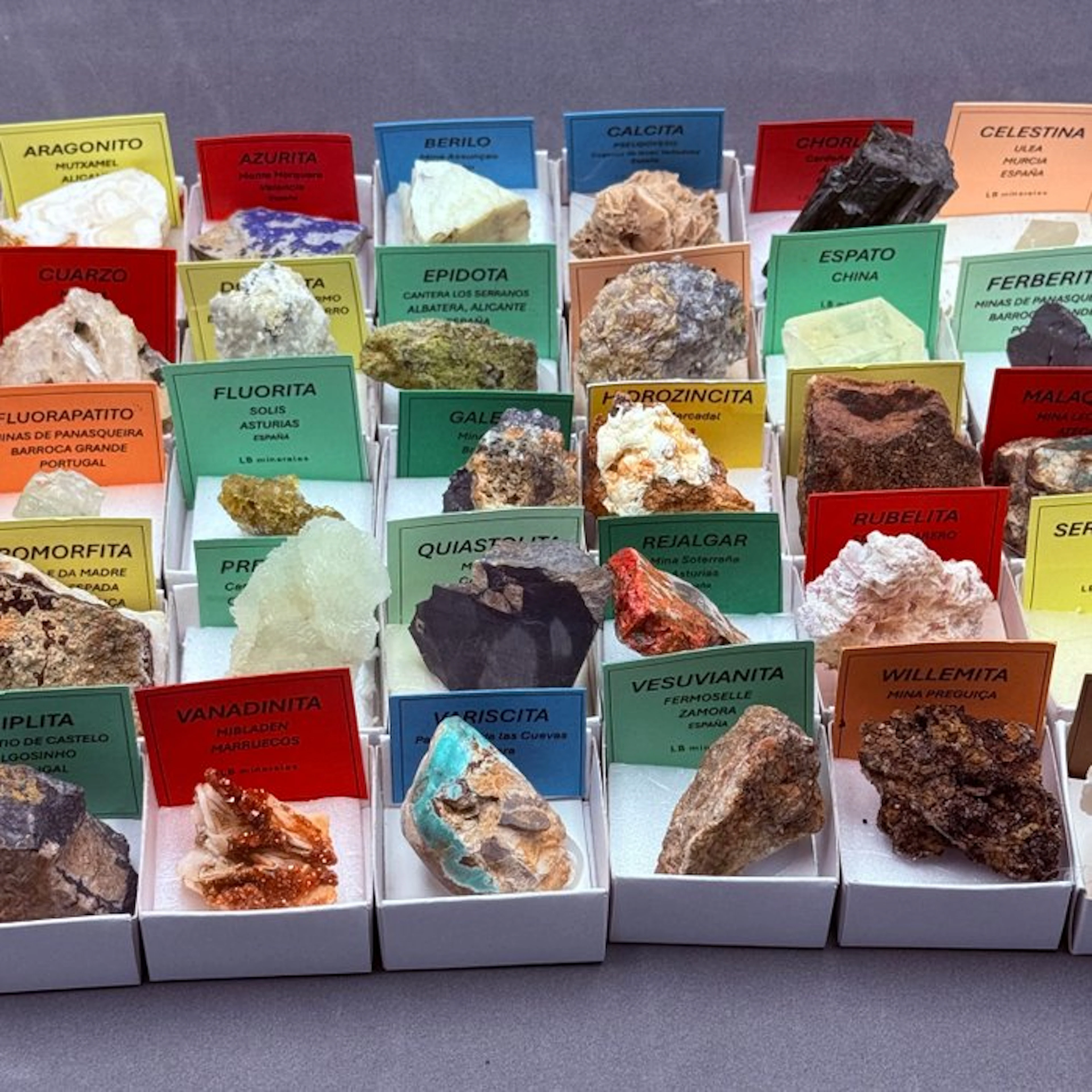 Mineral Collection- 2000 g - (35)