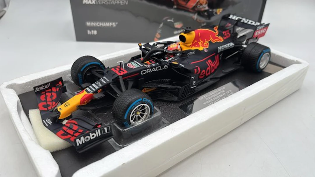 MiniChamps 1:18 - Model car - Red Bull Racing RB16B...