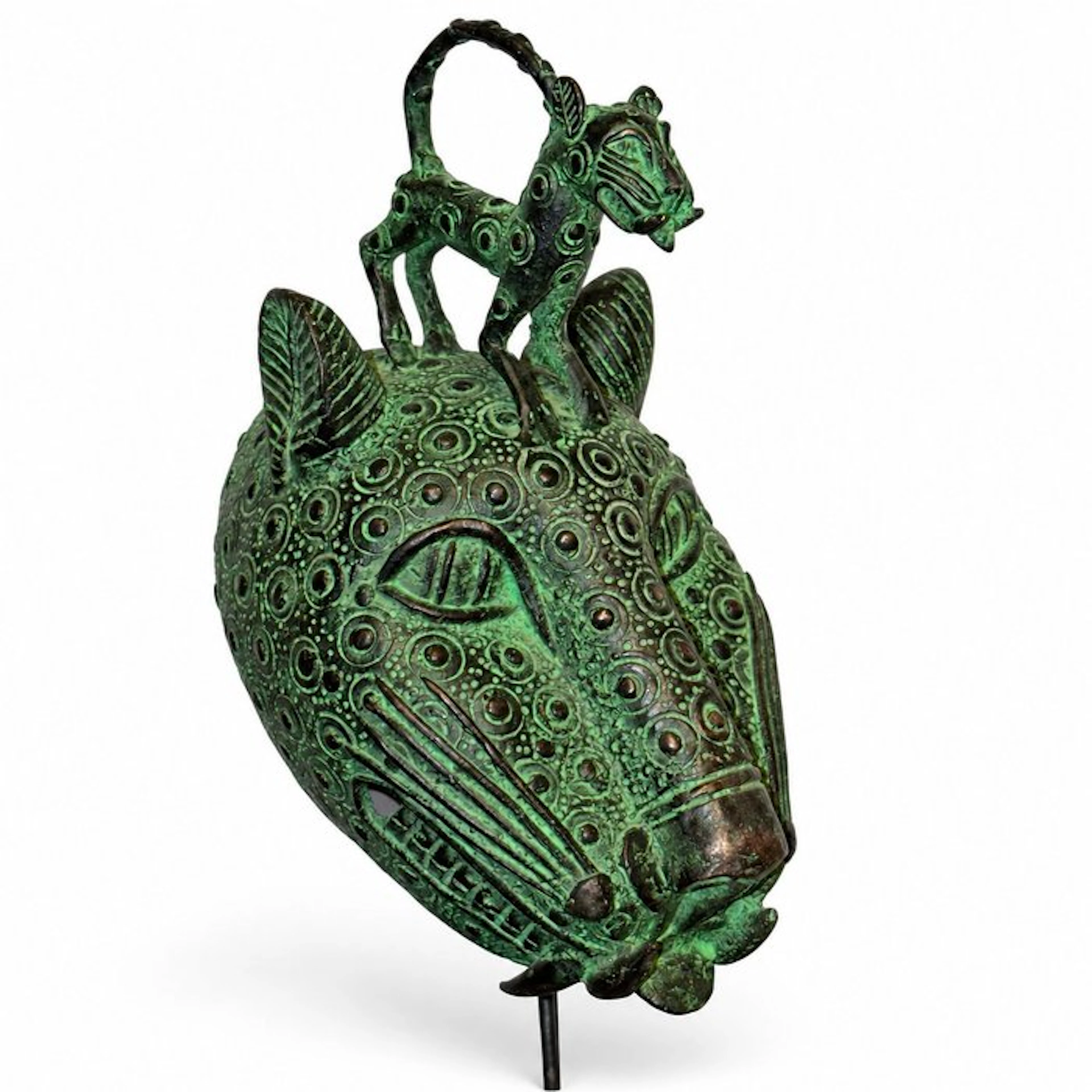 Sculpture, Masque léopard en bronze à patine verte - 32 cm - Patinated bronze
