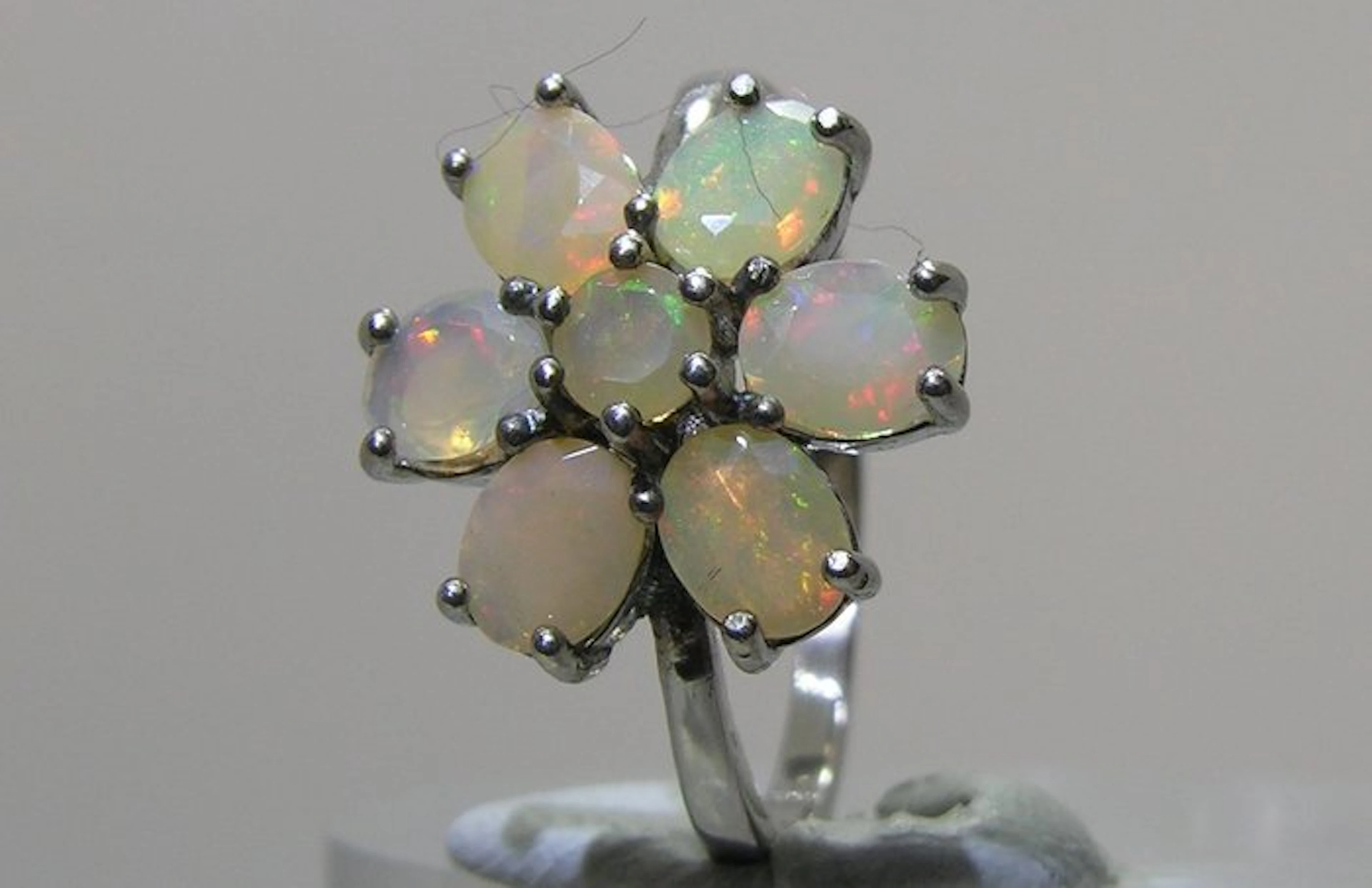Opal Ring - Height: 23.7 mm - Width: 20.8 mm- 2.8 g - (1)