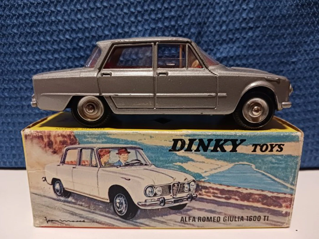 Dinky Toys 1:43 - Model car - Alfa Romeo Giulia 1600 TI
