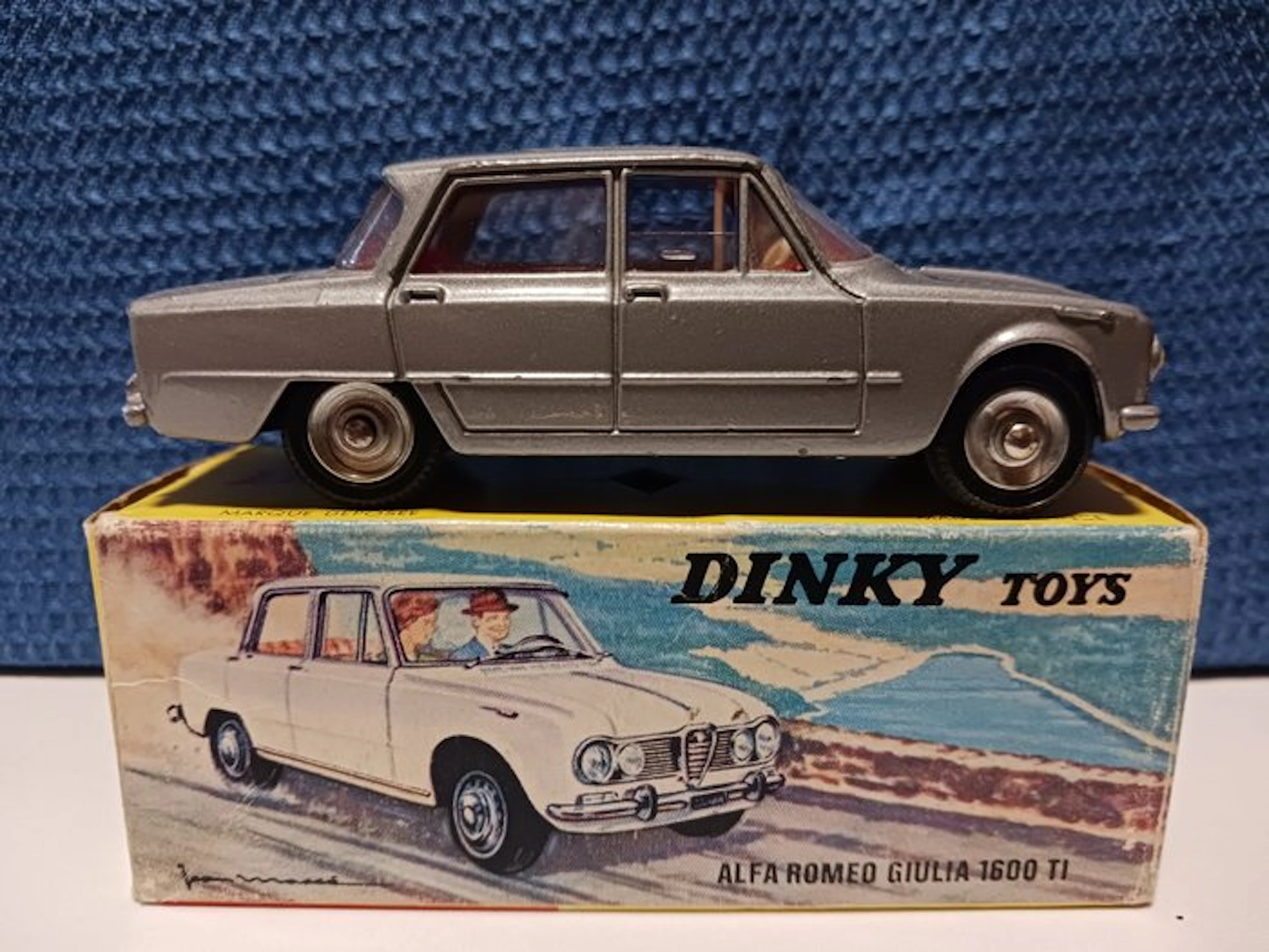 Dinky Toys 1:43 - Model car - Alfa Romeo Giulia 1600 TI