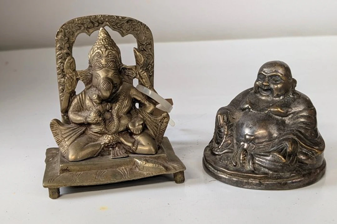 Lord Ganesha in a rare, meditative pose. - Bronze - Late 20th century