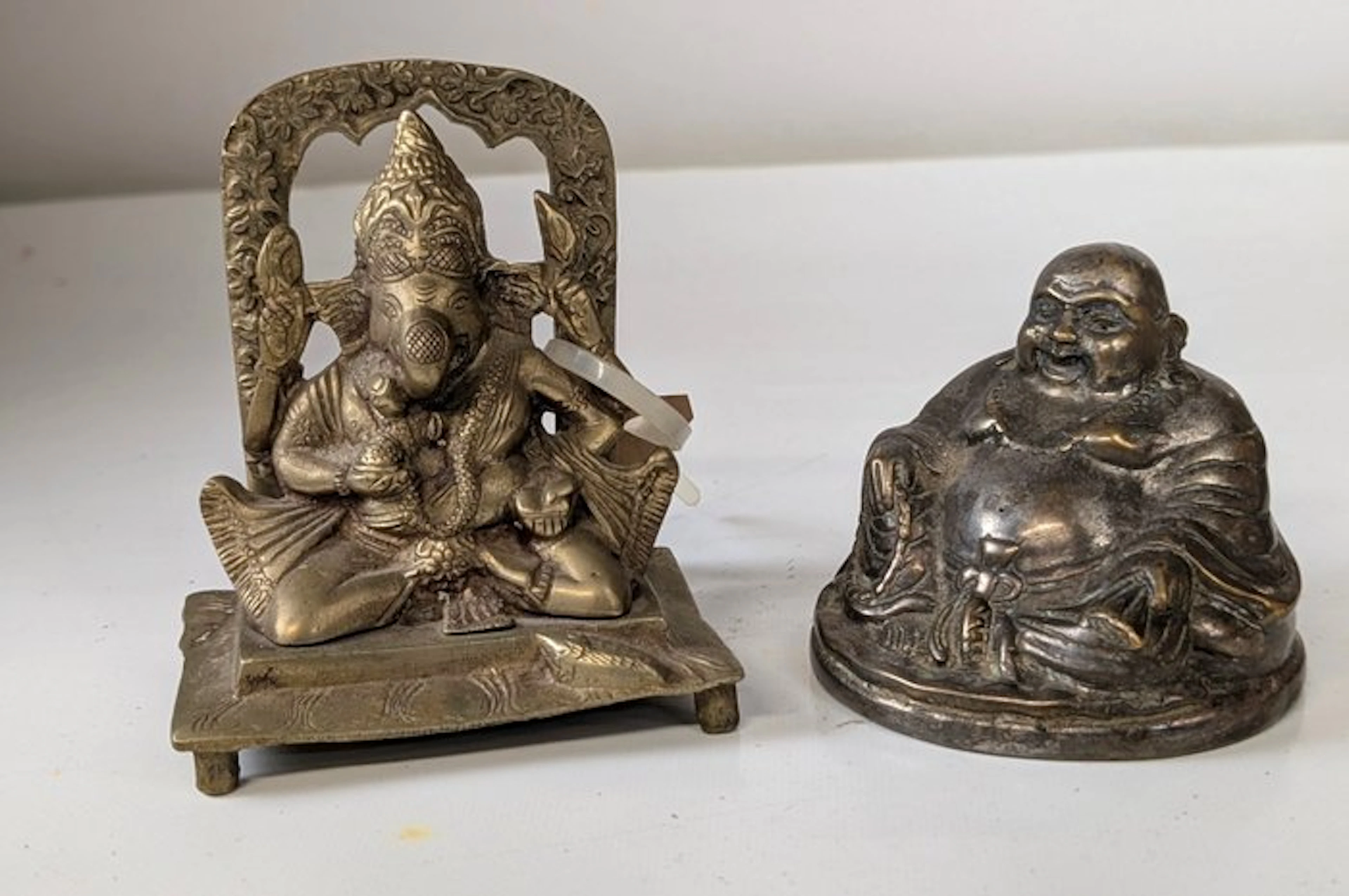 Lord Ganesha in a rare, meditative pose. - Bronze - Late 20th century
