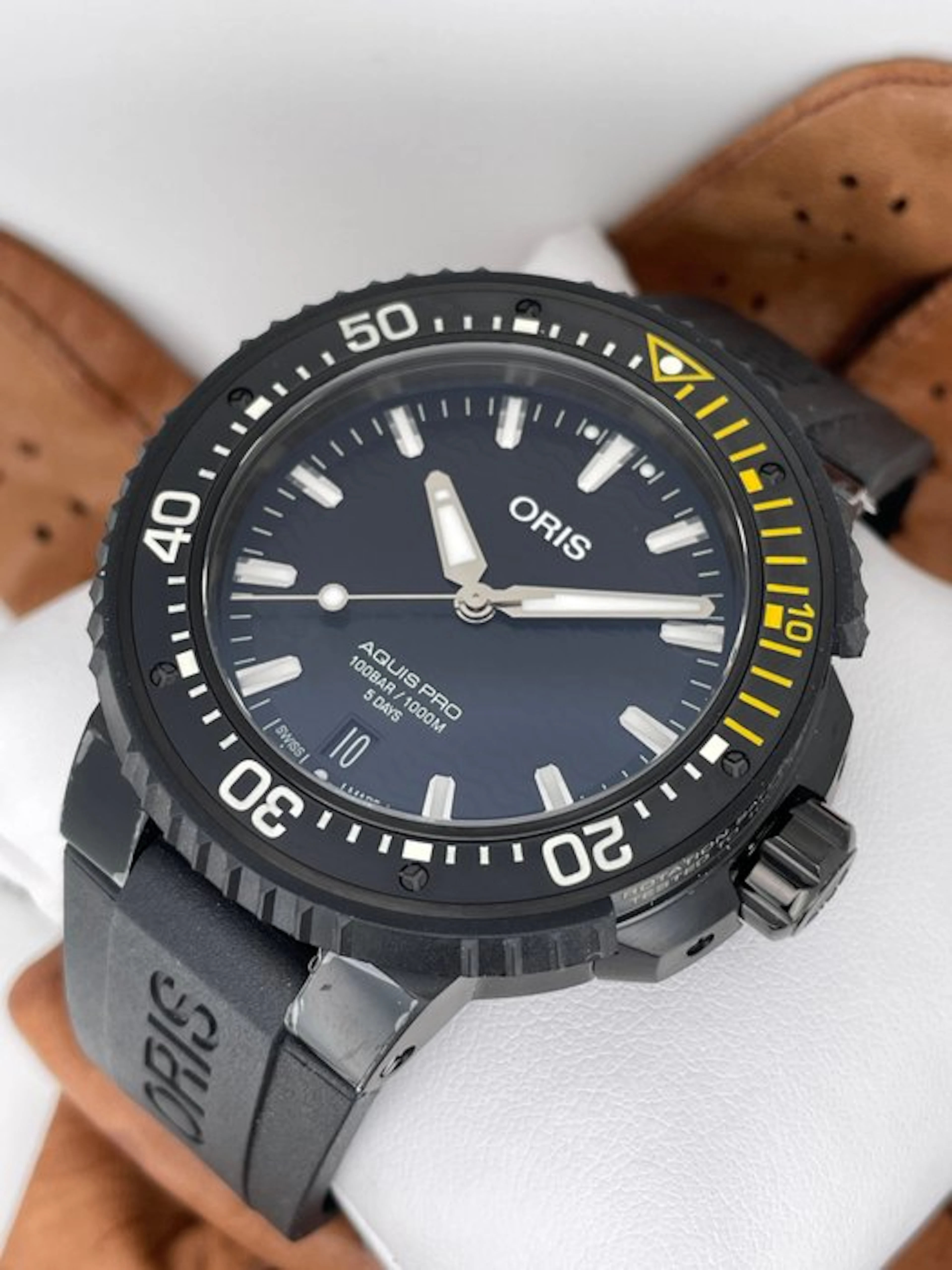 Oris - Aquis ProDate Calibre 400 Automatic 1000M Diver...