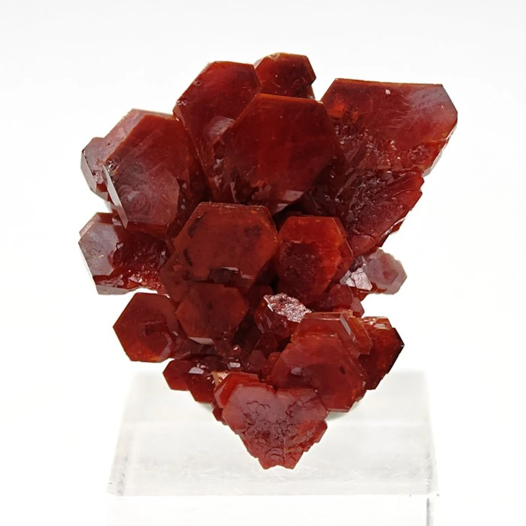 ESTHETIC Blood-red vanadinite crystal