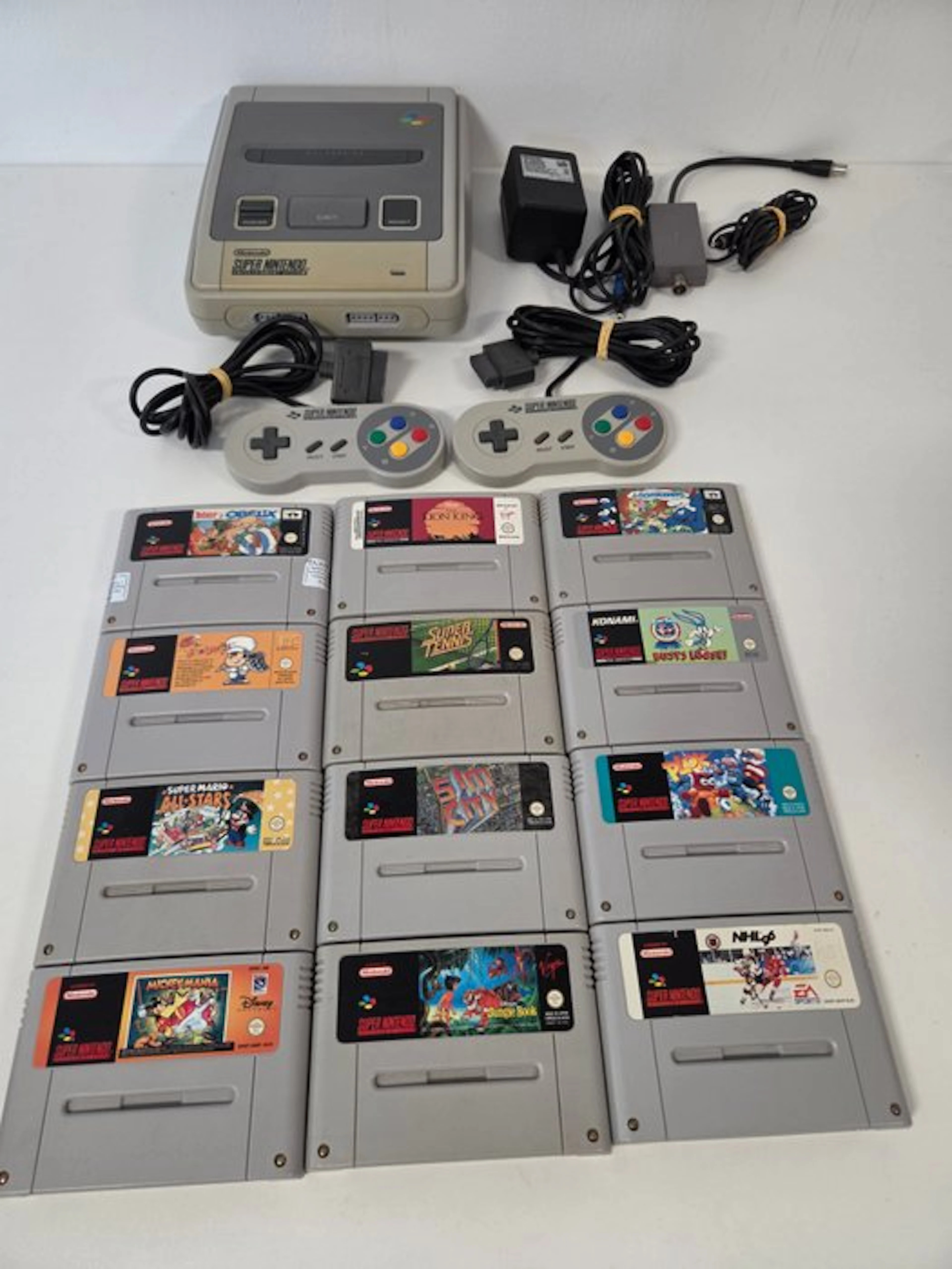 Nintendo - Snes - Super Nintendo & 2 Controllers & 12...