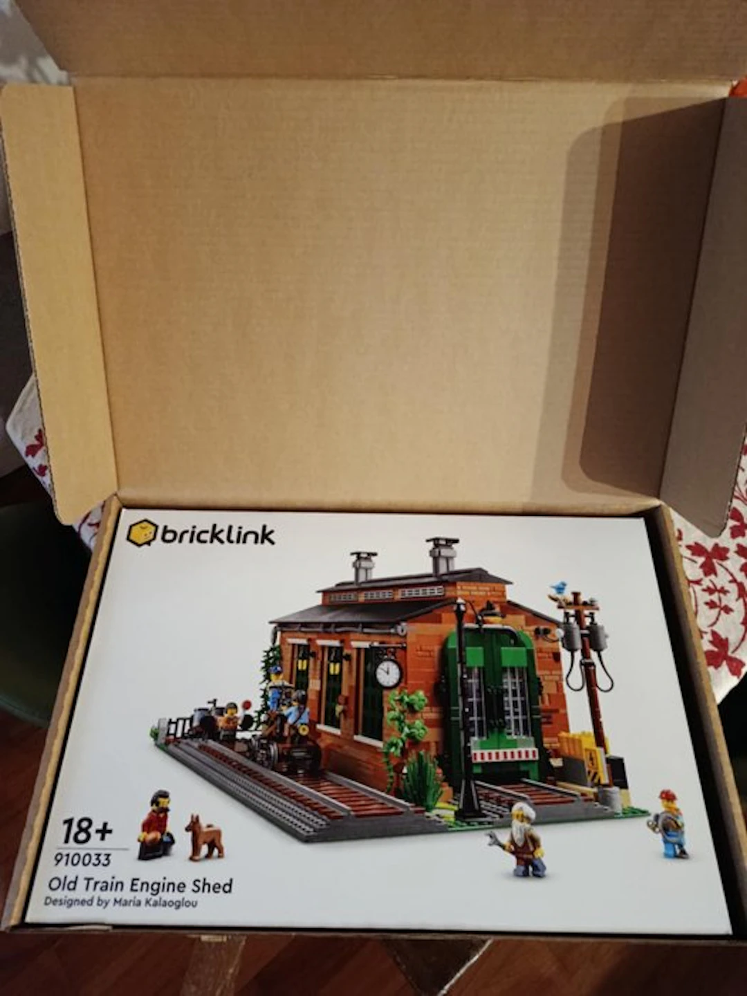 LEGO Set - 910033 - BrickLink Designer Program - Old Train Engine Shed