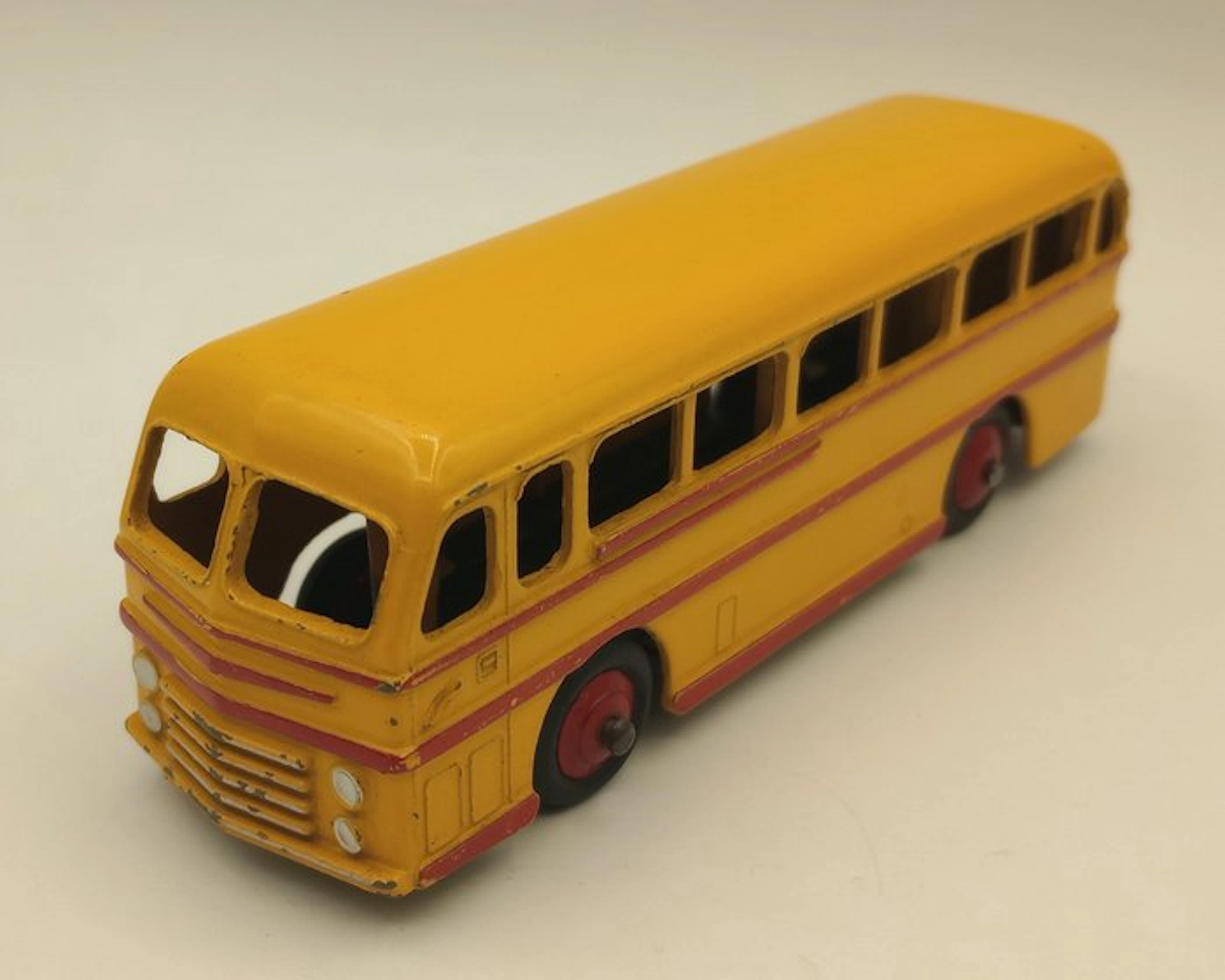 Dinky Toys - Model bus - 282 Leyland Royal tiger