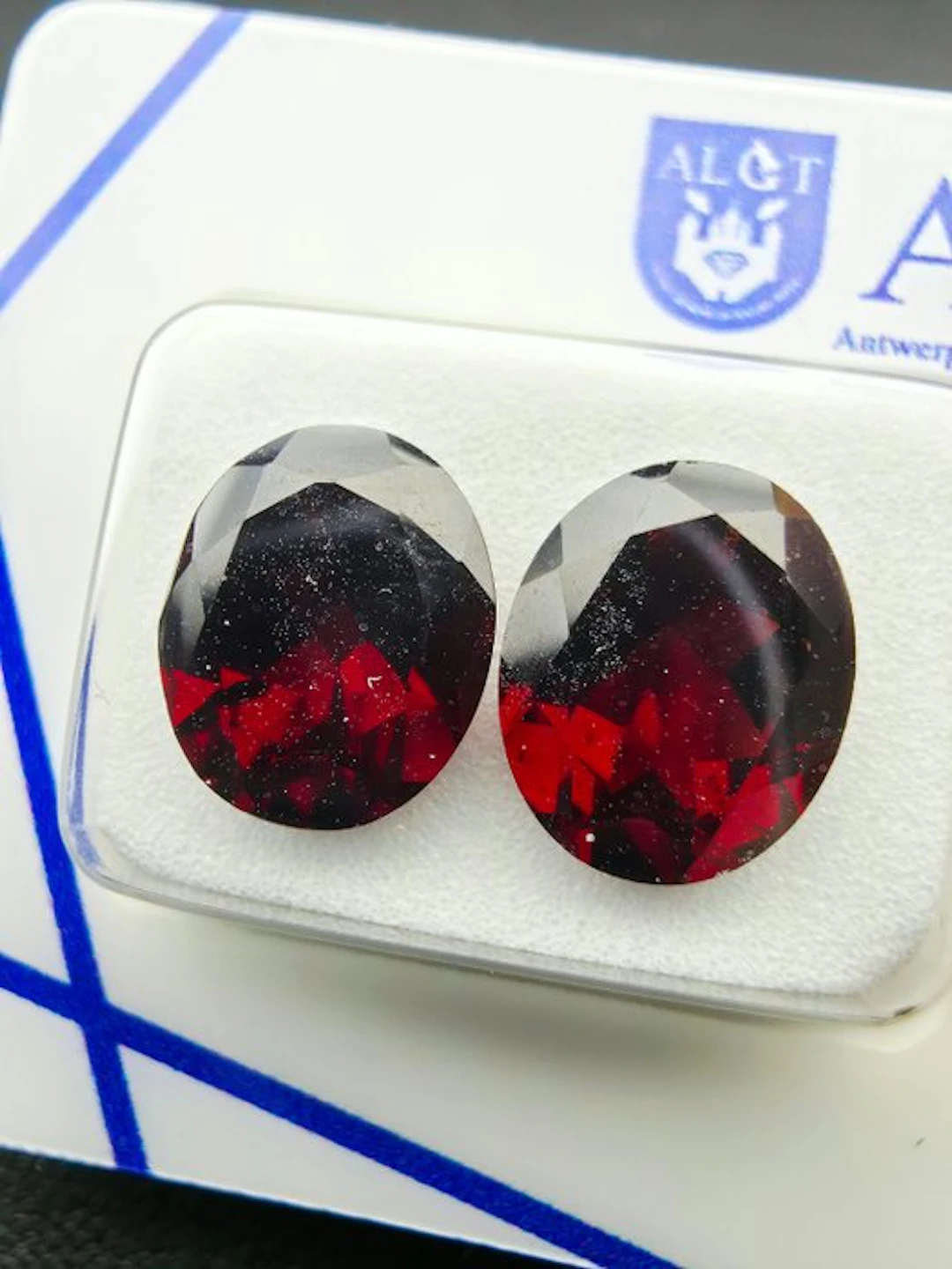 No reserve price - 2 pcs Red Garnet - 8.02 ct - Antwerp...