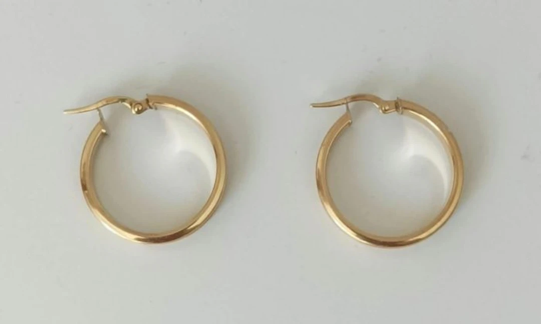 Earrings - 18 kt. Yellow gold - Hoops or yellow gold.