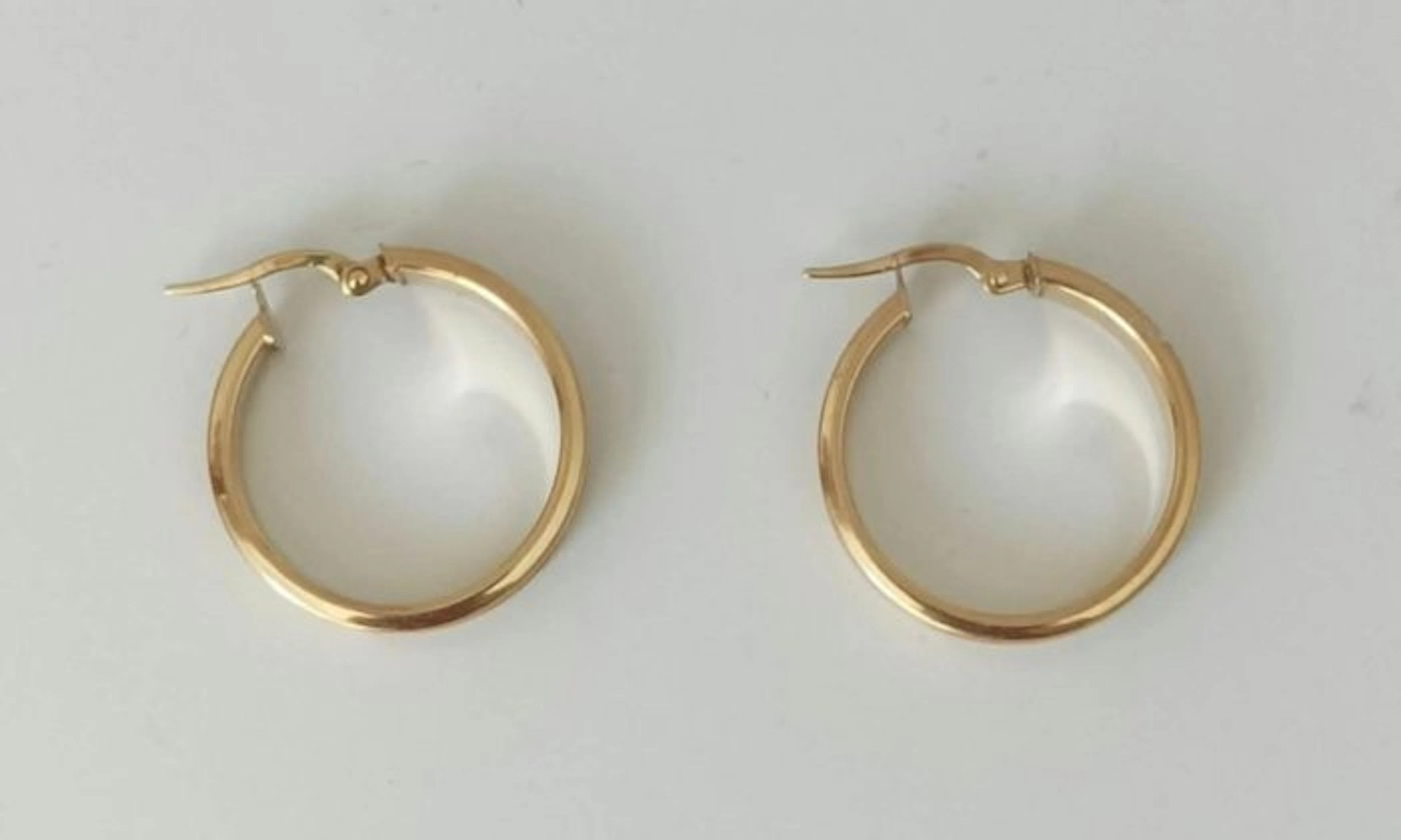 Earrings - 18 kt. Yellow gold - Hoops or yellow gold.