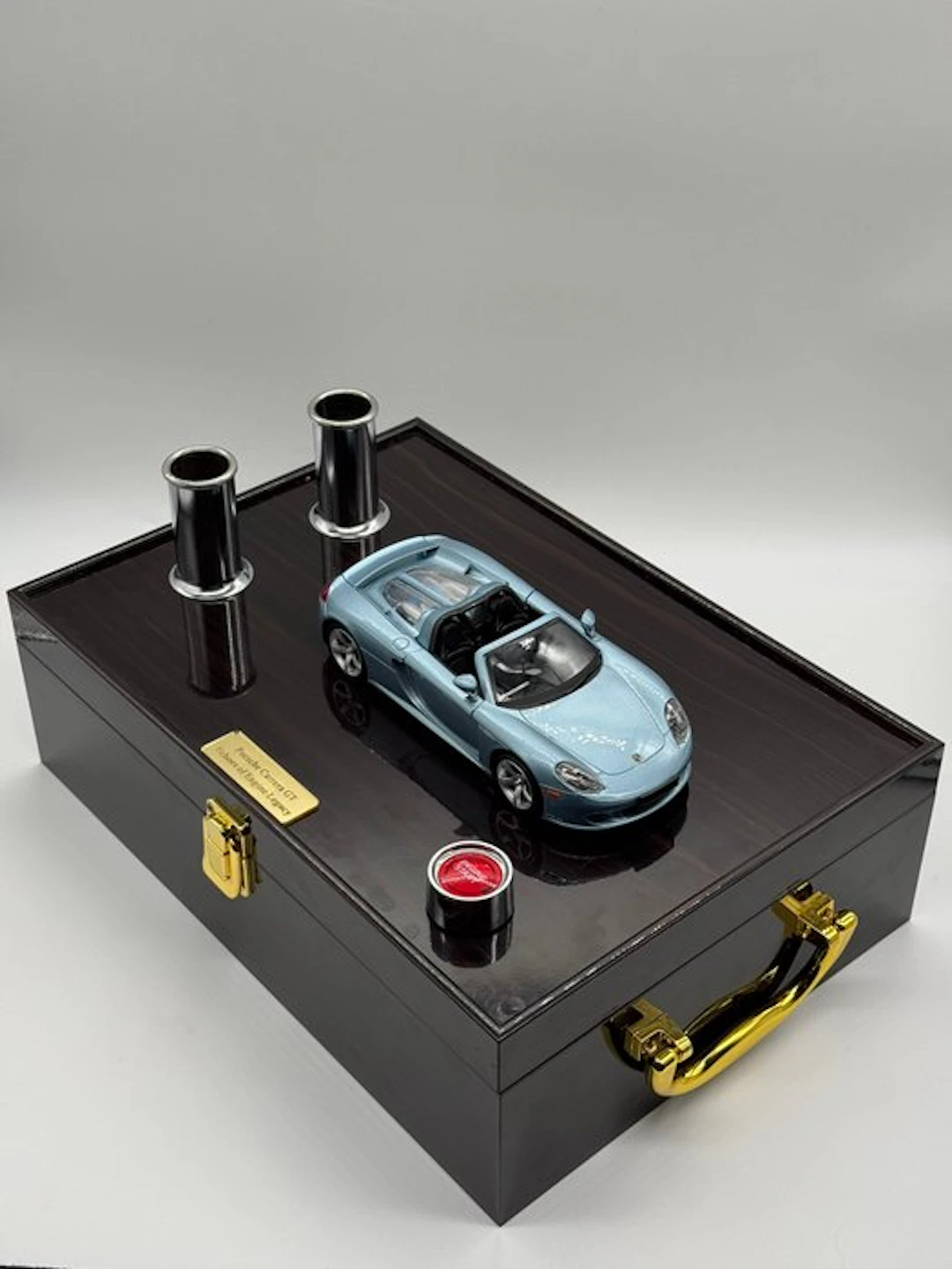 1:24 - Model sports car - Porsche Carrera GT...