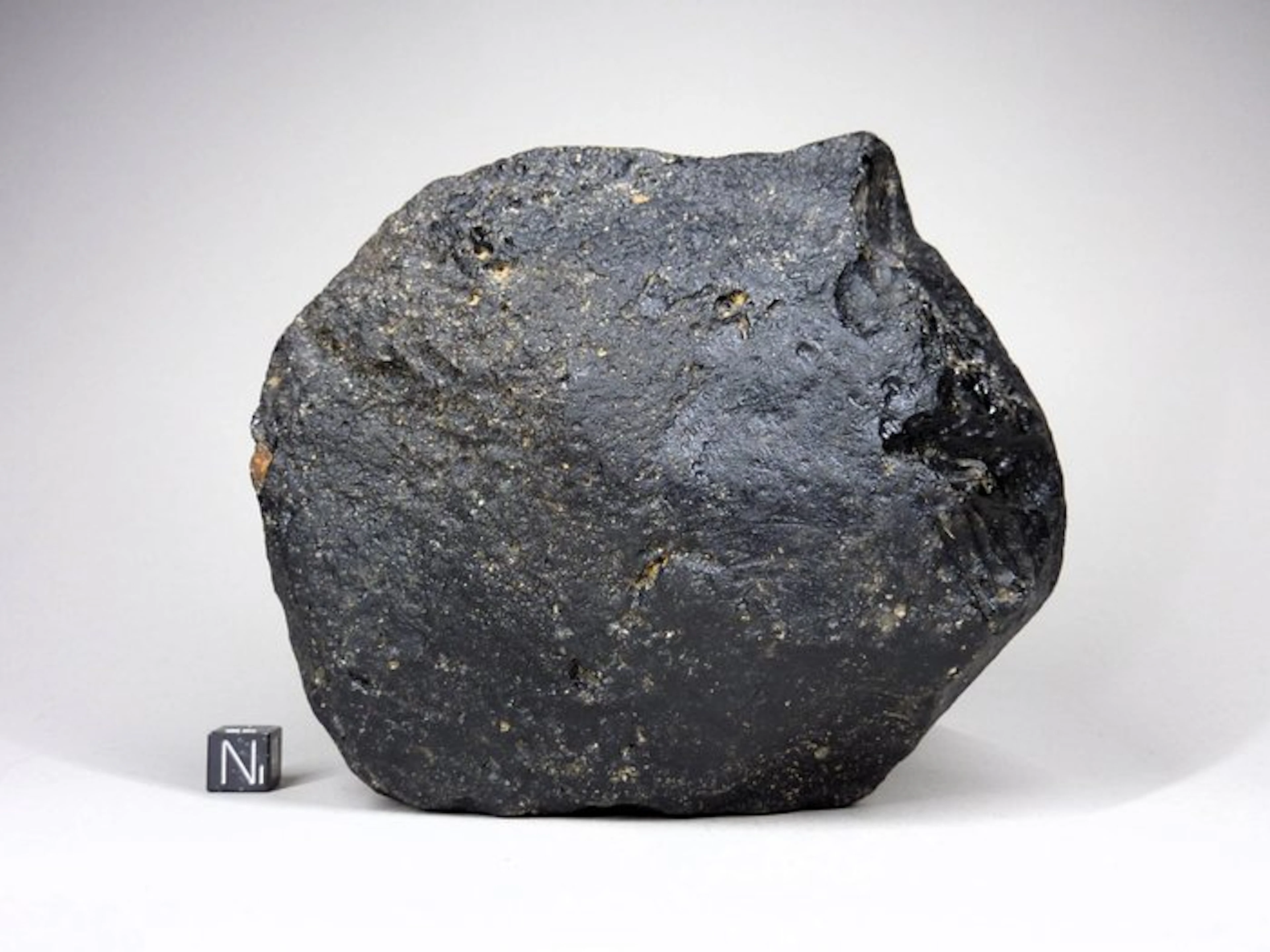Muong Nong Tektite - 1475 g