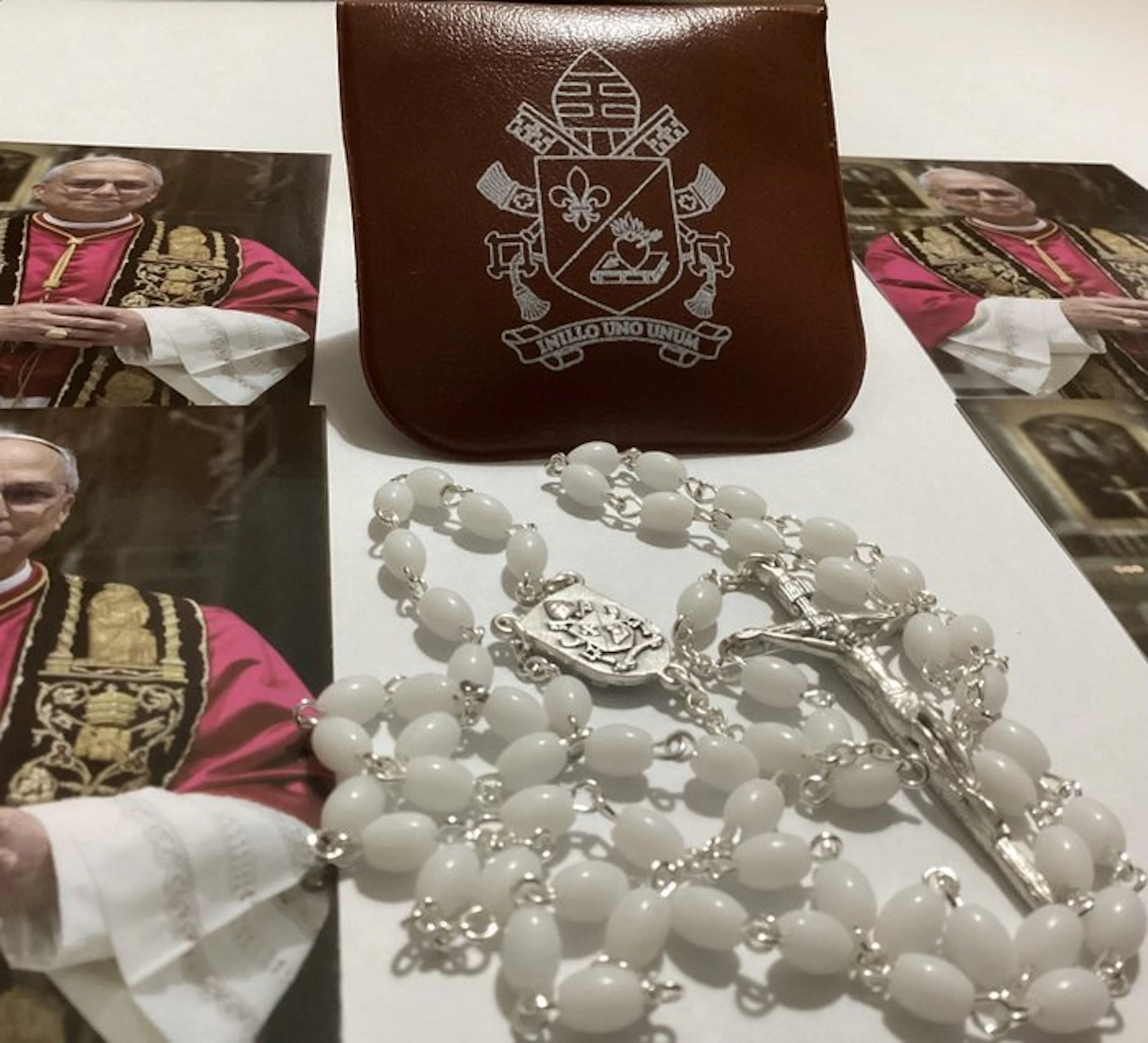 Pope Leo XIV - Exclusive official rosary of the...