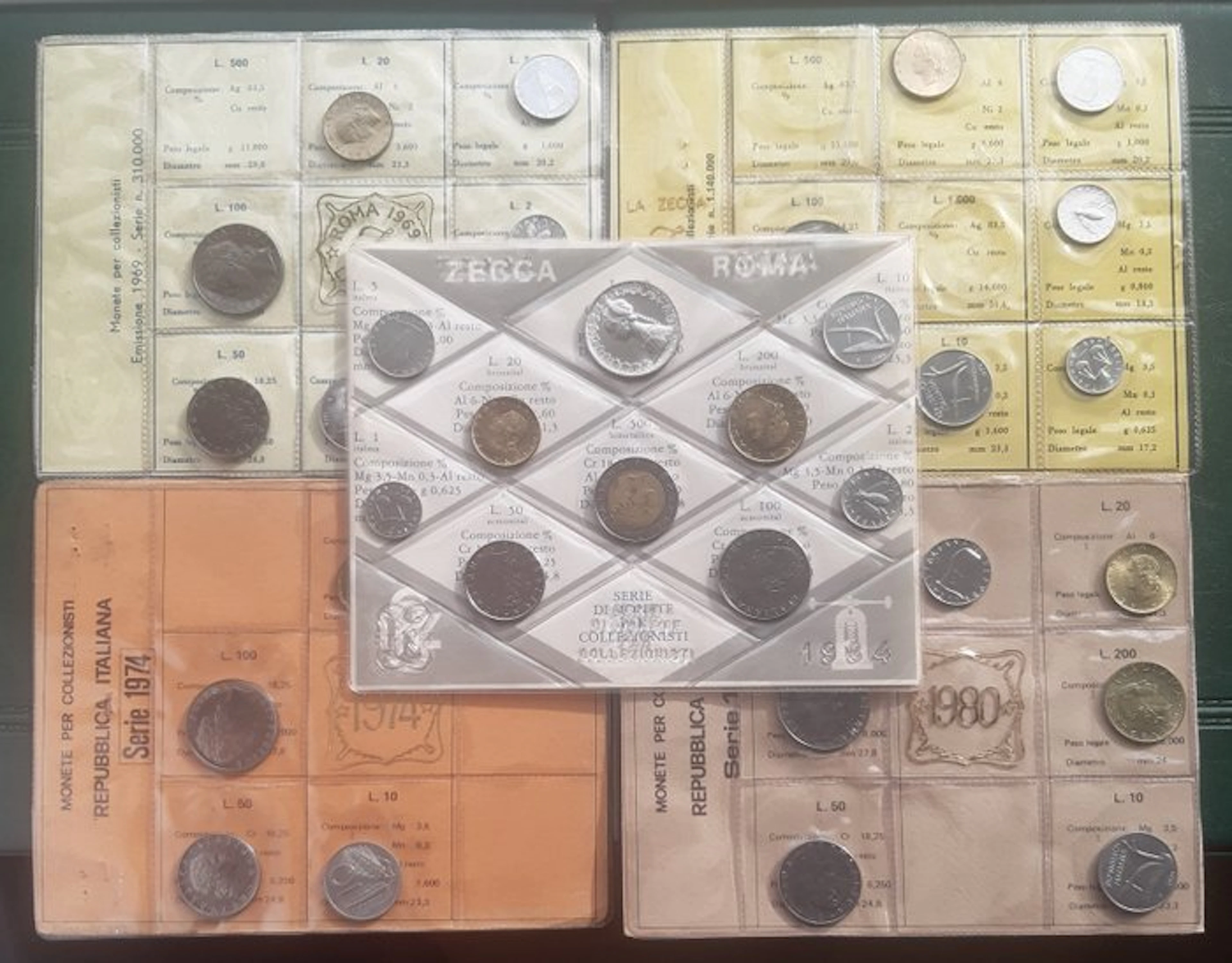 Italy. 5 SERIE DIVISIONALI (1984 con 500 Lire Caravelle...