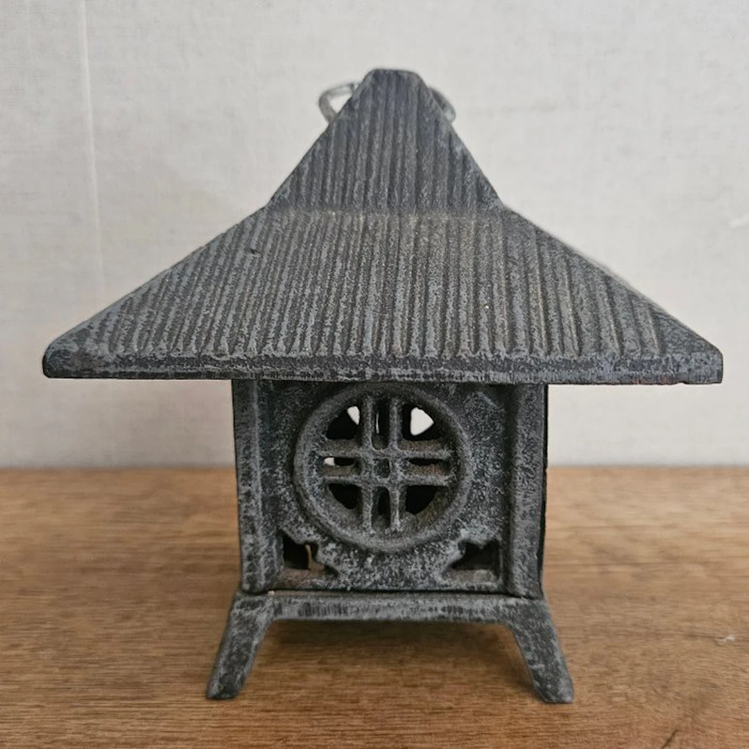 Lantern - Japanese pagoda lantern - Cast iron