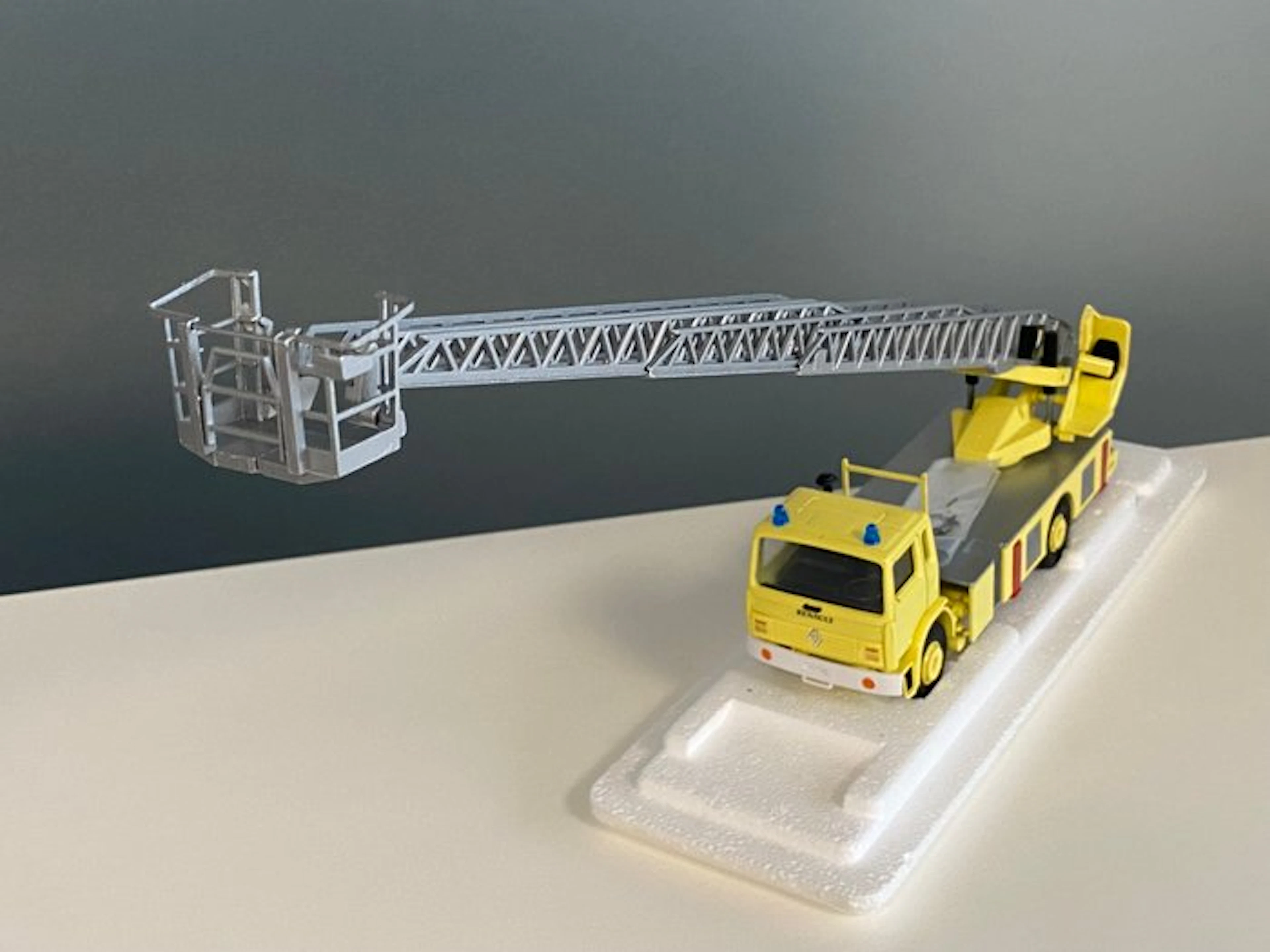 CEF 1:43 - Model truck - Renault EPA 30 Grande Echelle de Pompiers