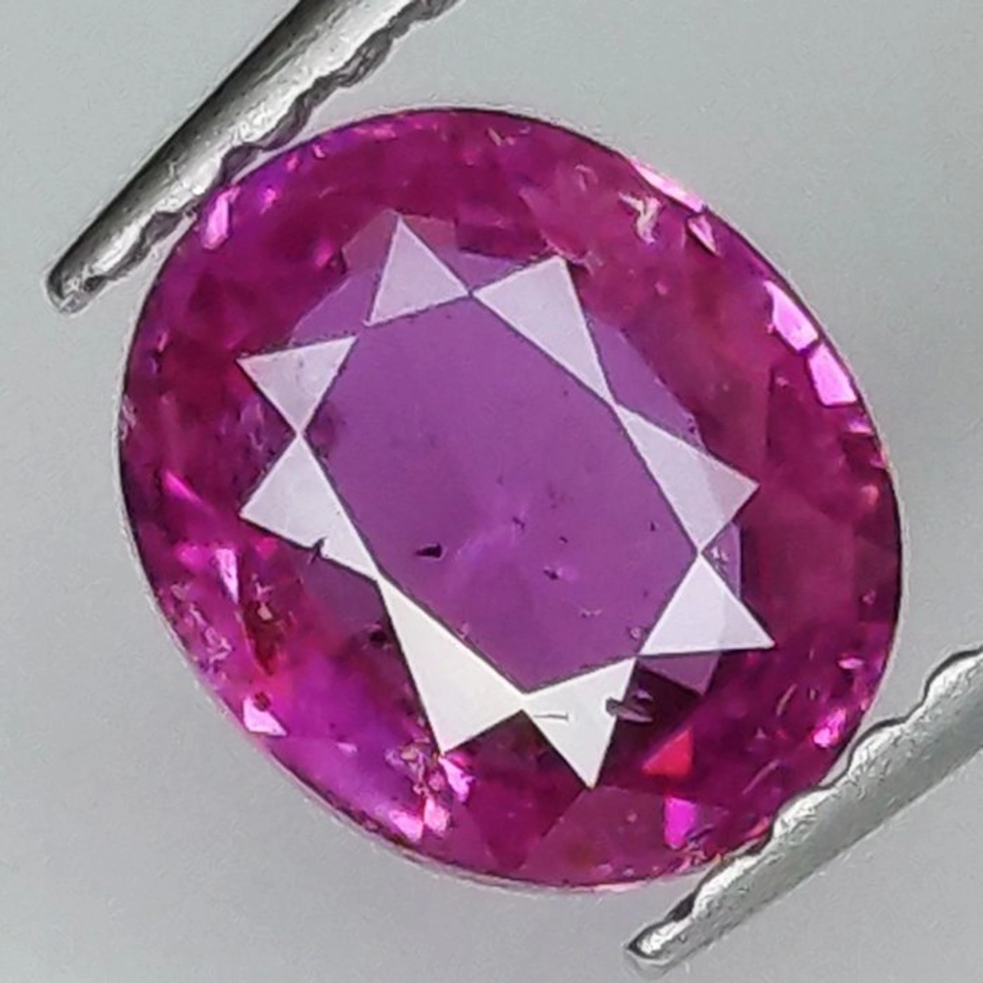 Pink Sapphire - 1.21 ct - Antwerp Laboratory for Gemstone...