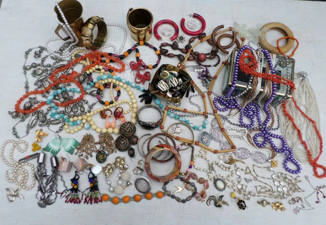 Themed collection - Jewelry from the Flower Power era (1960–1970).