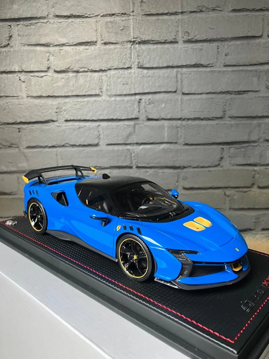 MR Collection 1:18 - Model car - Ferrari SF90 XX Stradale