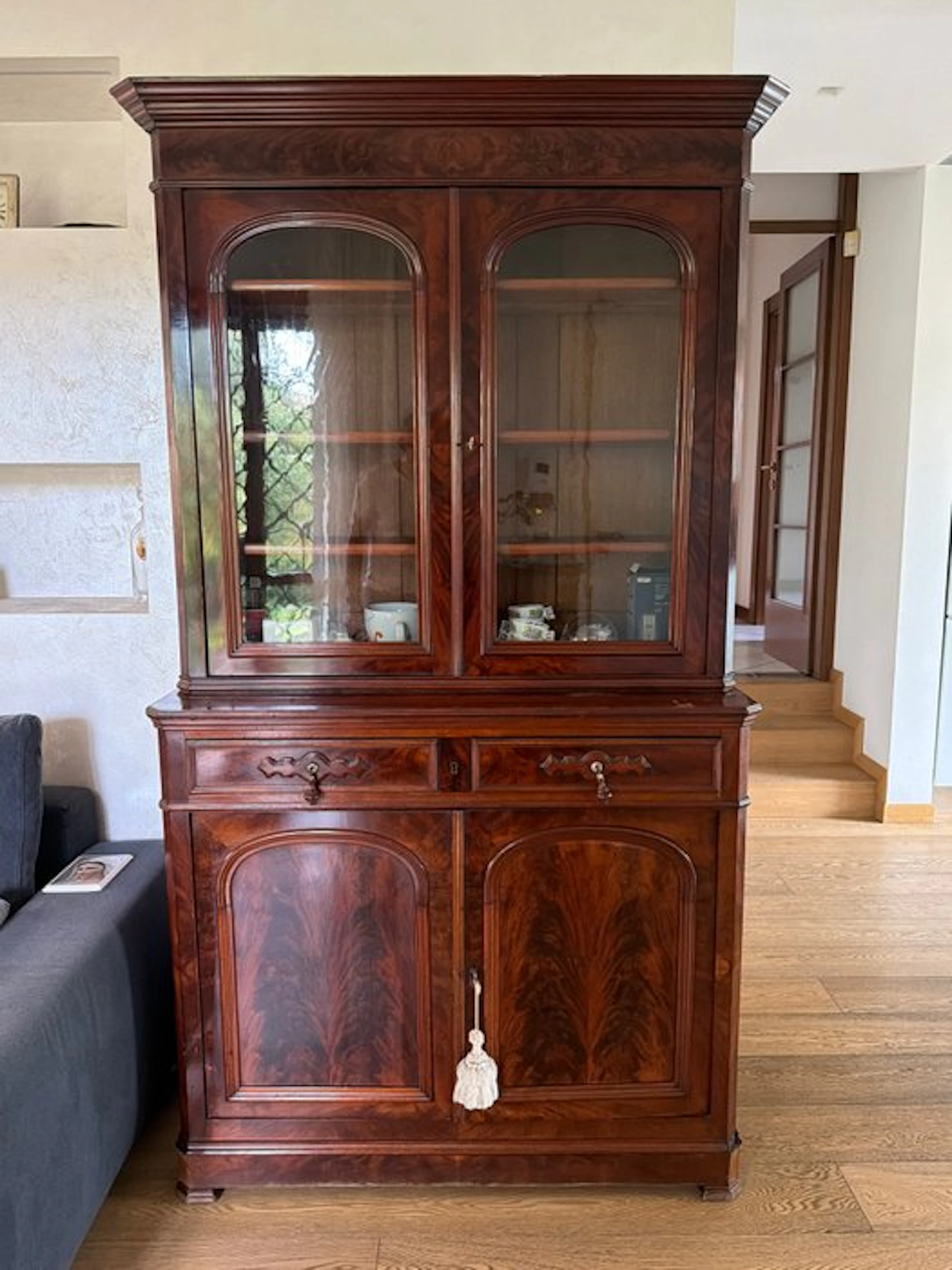 Display case - Mahogany, Walnut