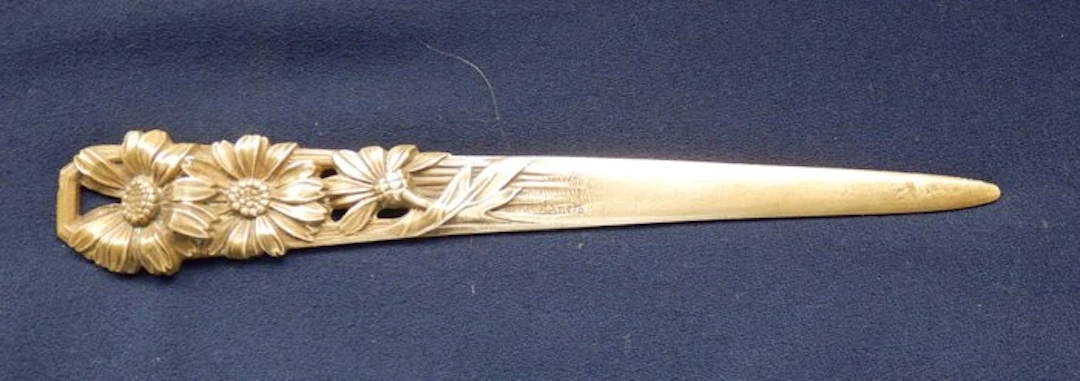 Bronzen Art Nouveau briefopener - Gesigneerd K.Daneto...