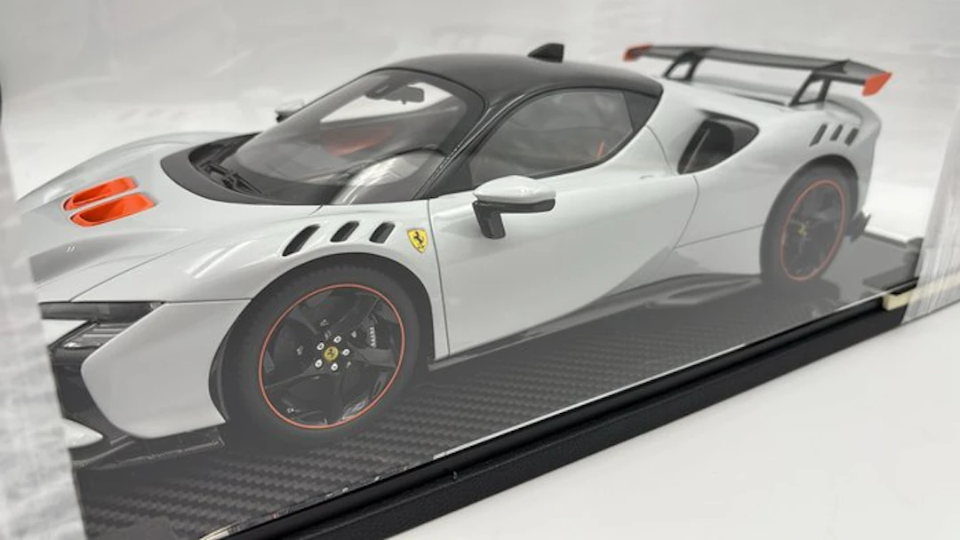BBR 1:12 - Model car - Ferrari SF90 XX Stradale Bianco Artico