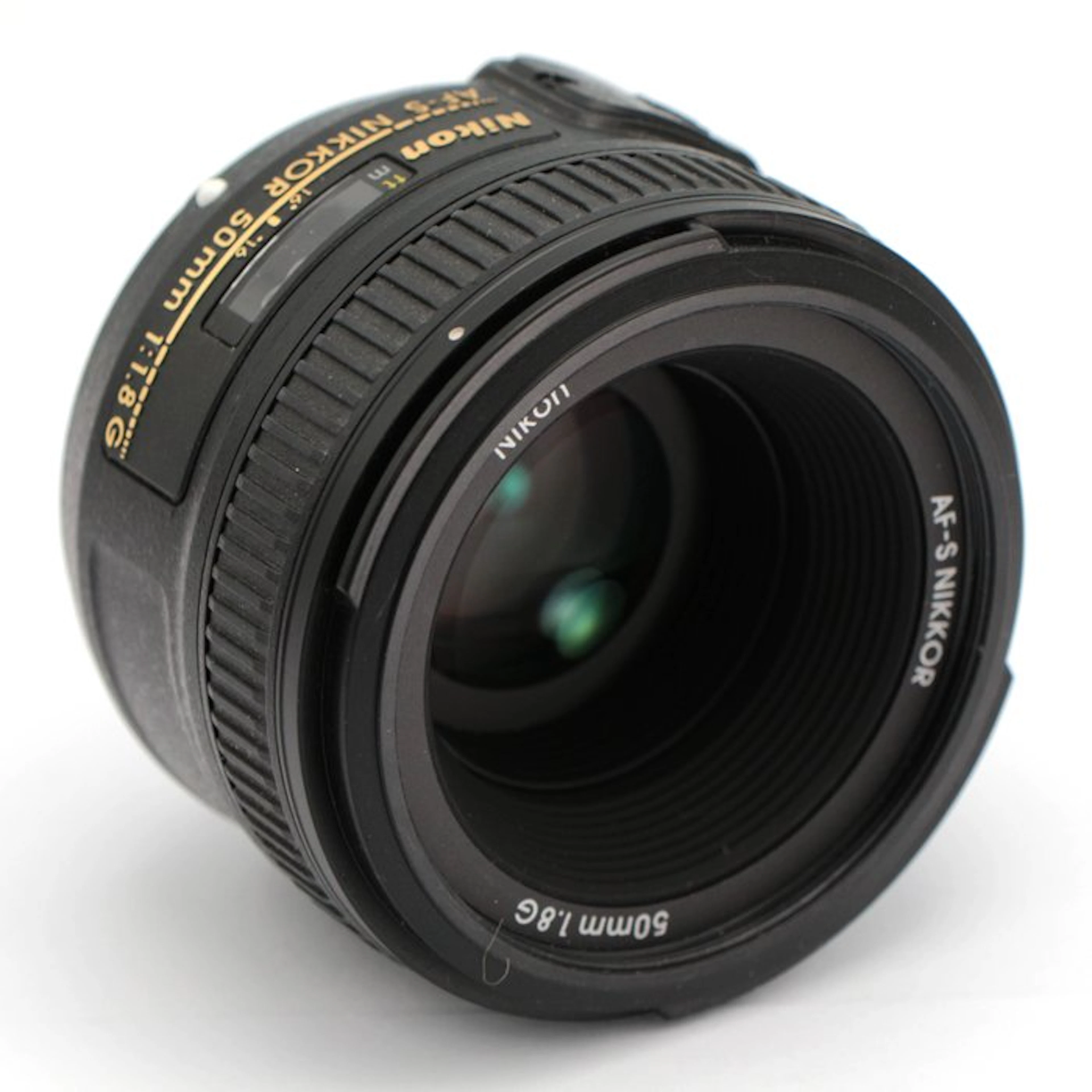 Nikon AF-S 50mm f/1.8G met HB-47 zonnekap en filter | Prime lens