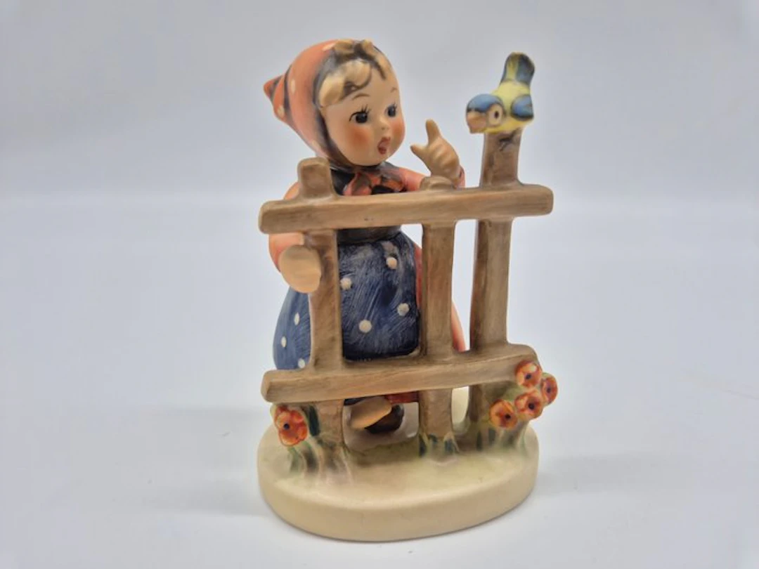 Goebel - Figure - Hummel Figur Signs of Spring - Porcelain