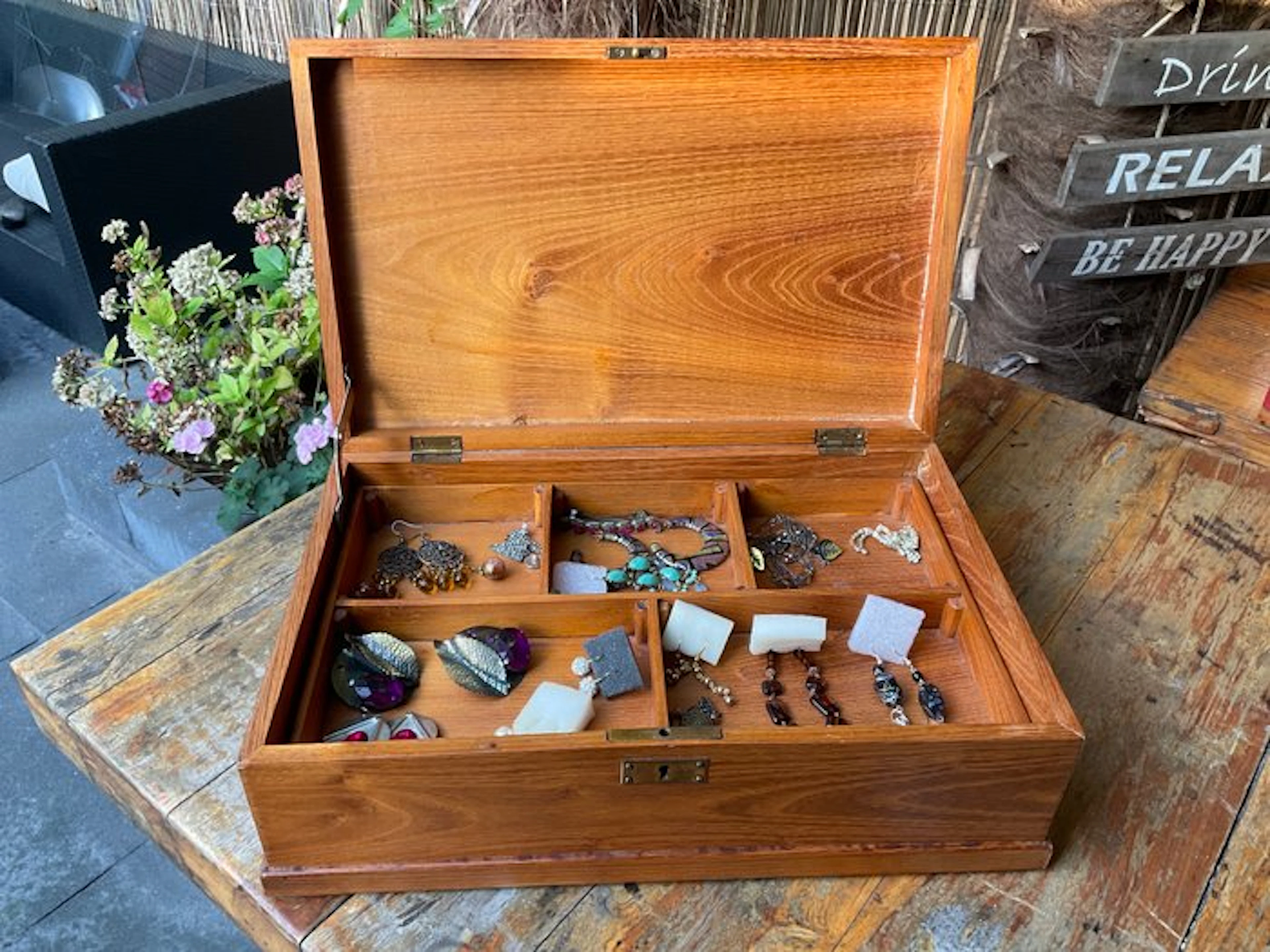 Jewellery box (18) - Nearly antique large box with insert tray