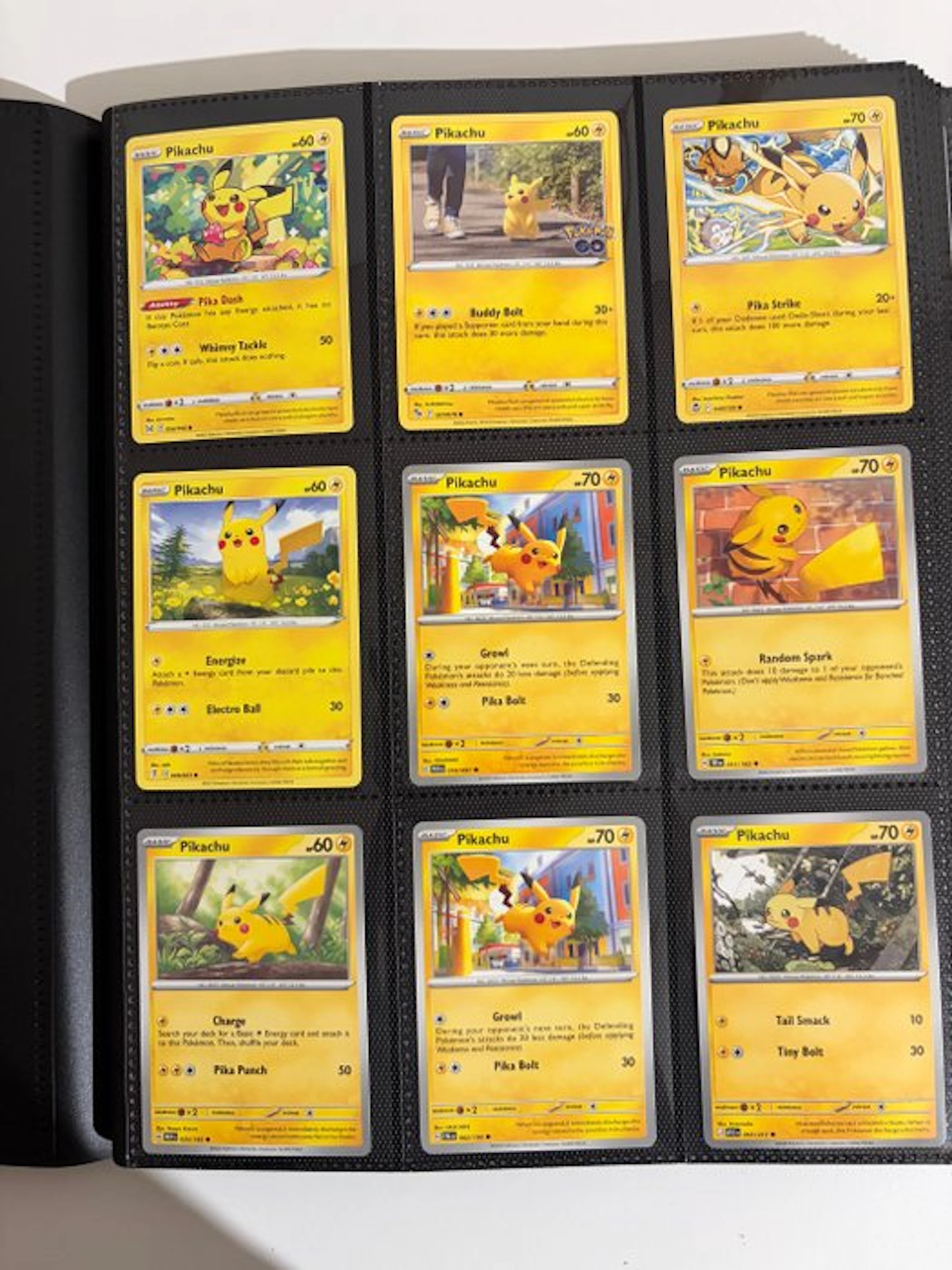 Pokémon - 200 Card - Pikachu