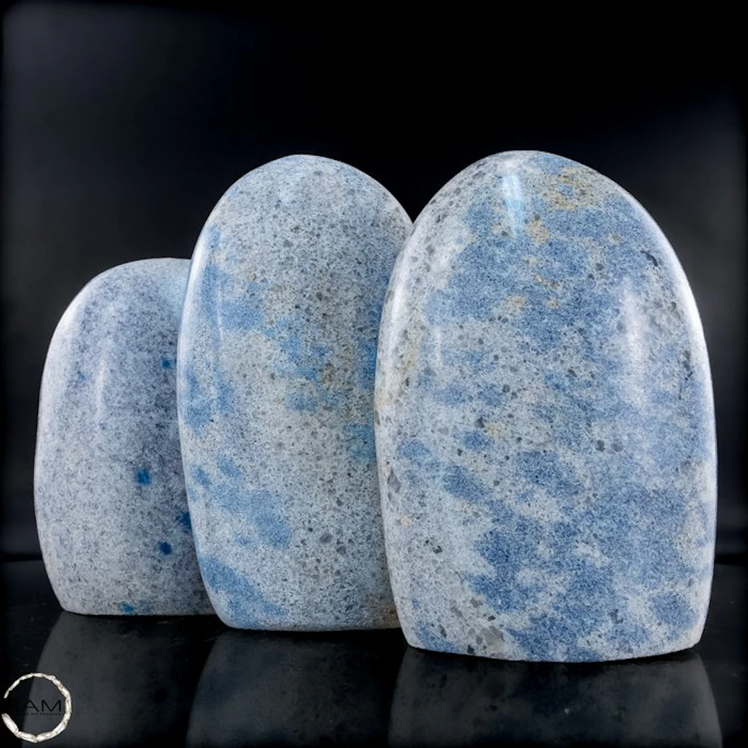 K2 freeforms – Fascinating trio with bright blue azurite...