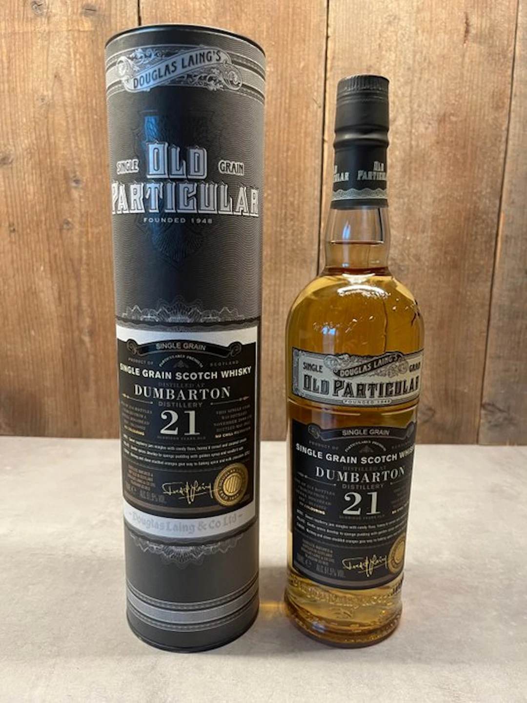 Dumbarton 2000 21 years old Old Particular - Douglas Laing - 70cl