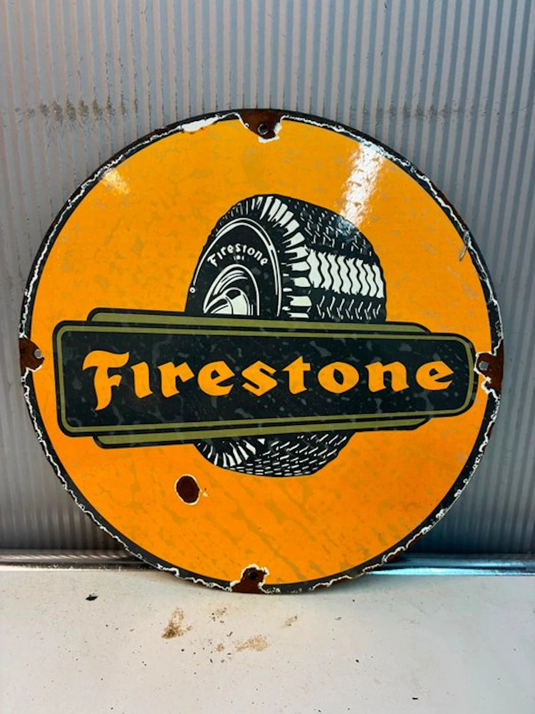 Rond Firestone emaille reclamebord met bandillustratie - Enamel sign - Enamel