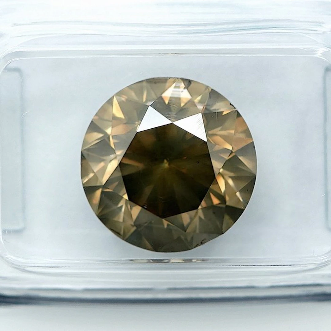 No reserve price - 1 pcs Diamond (Natural coloured)...