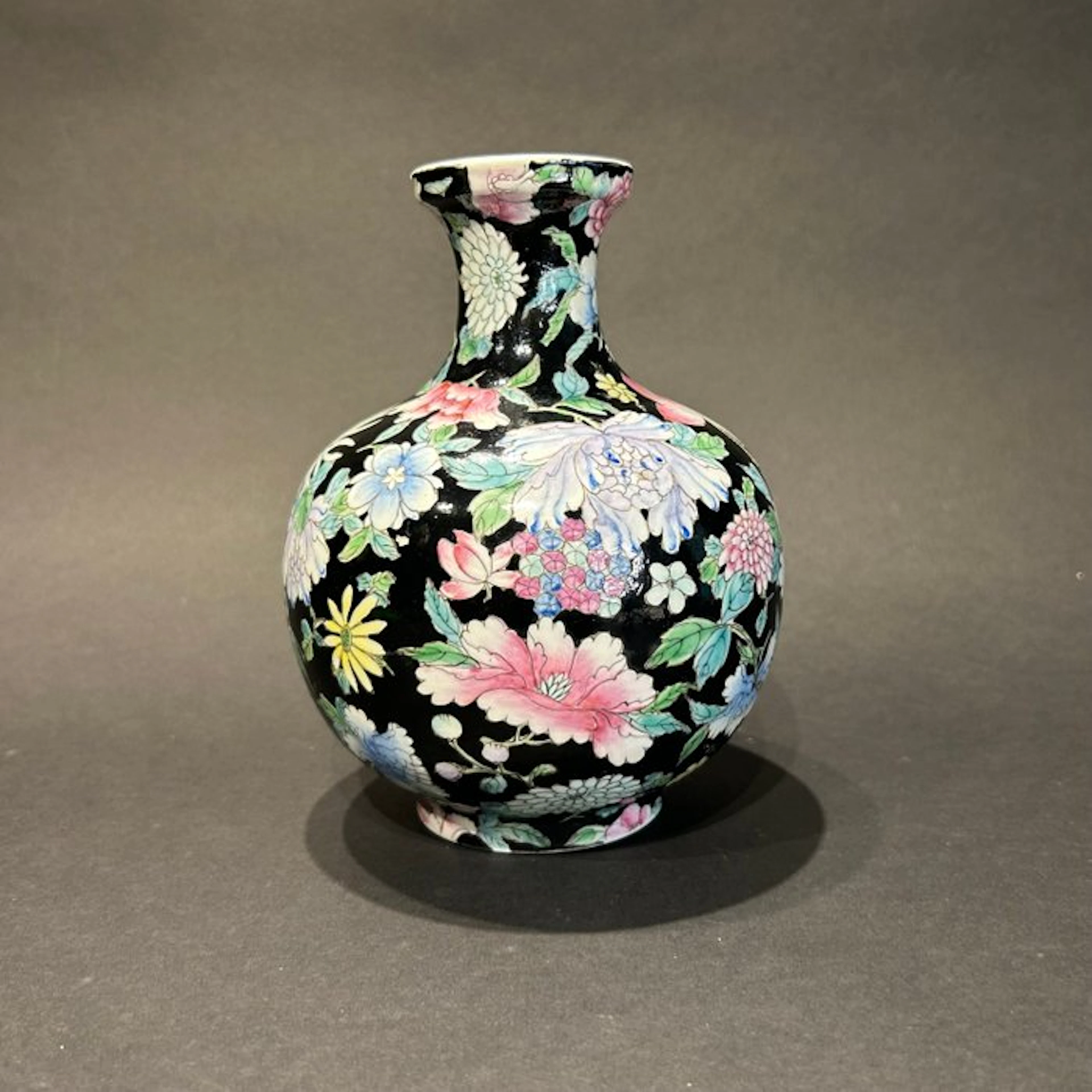 Vase - Porcelain - China - Qing Dynasty (1644-1911) - Thousand flowers