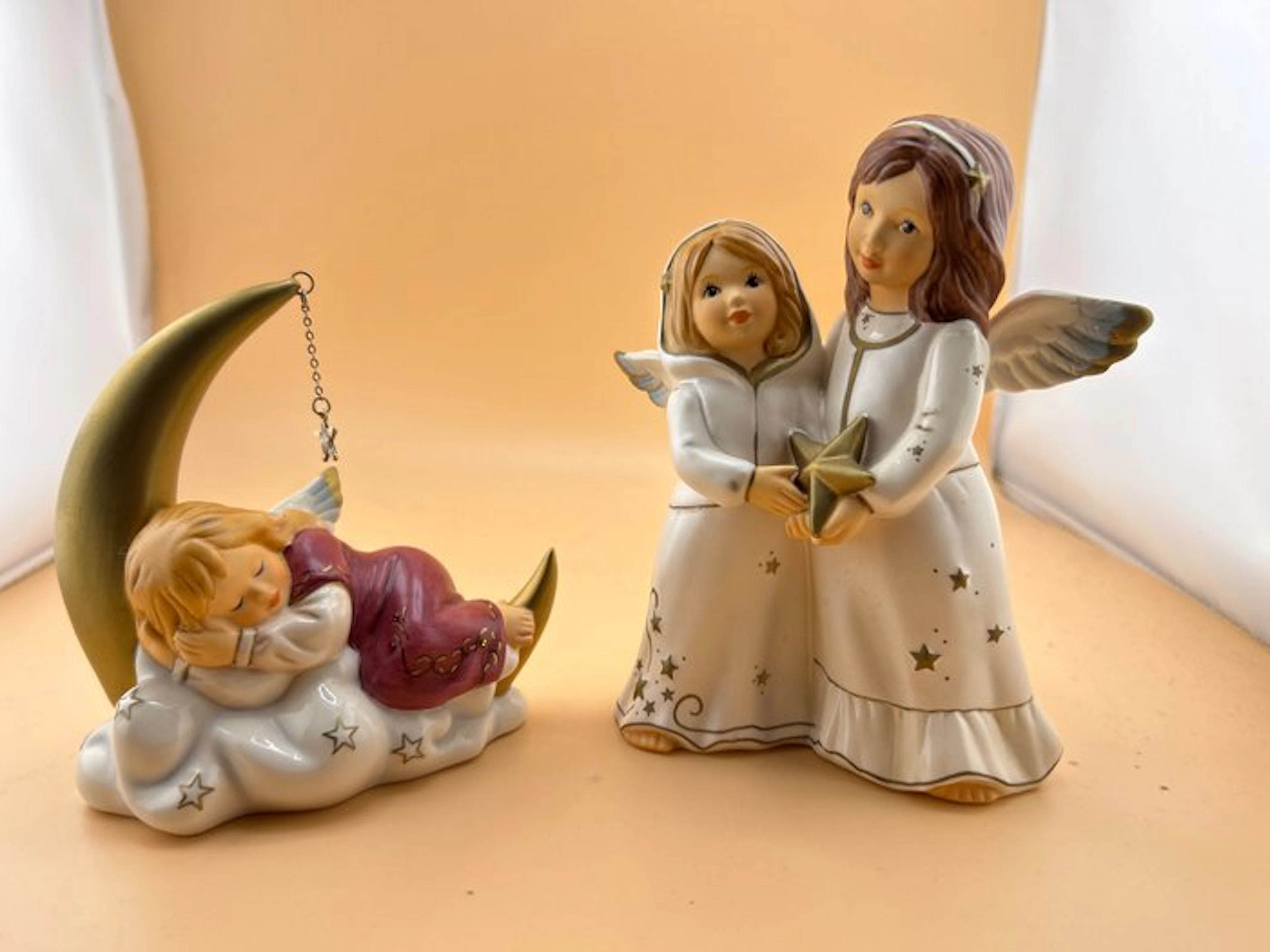 Goebel - Figure - Engel mit Stern; schlafender Engel auf...
