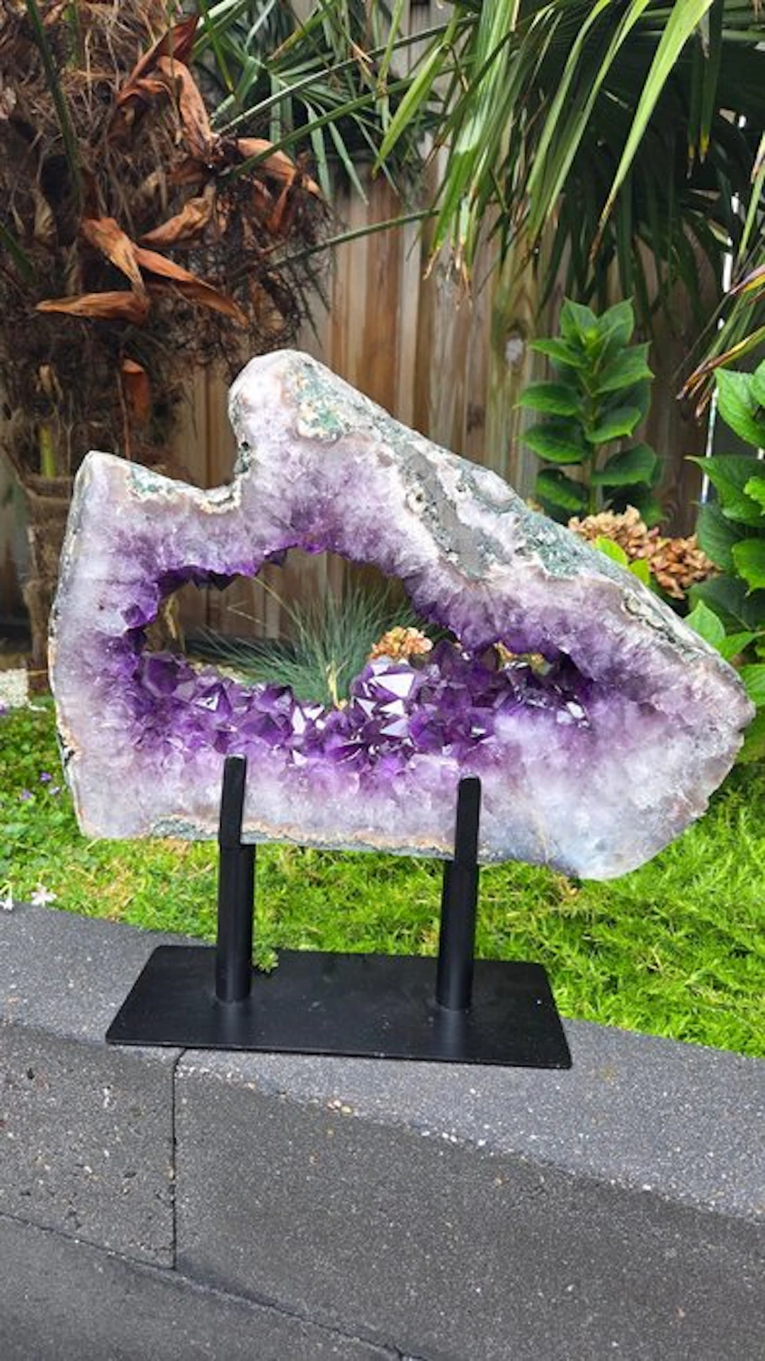 Amethyst magnificent portal - Height: 43 cm - Width: 44 cm- 11 kg - (1)