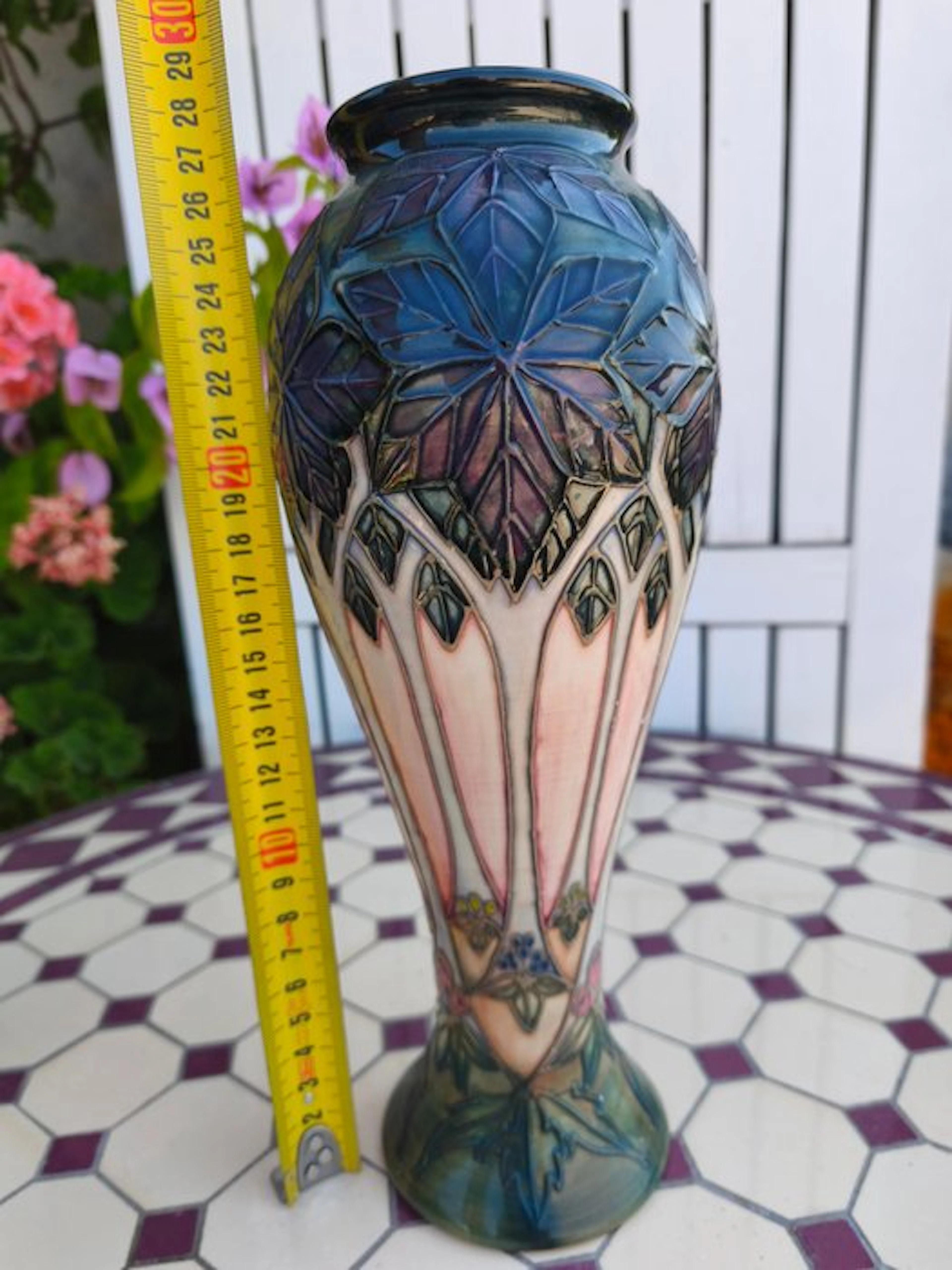 Moorcroft Pottery - Vase - Earthenware