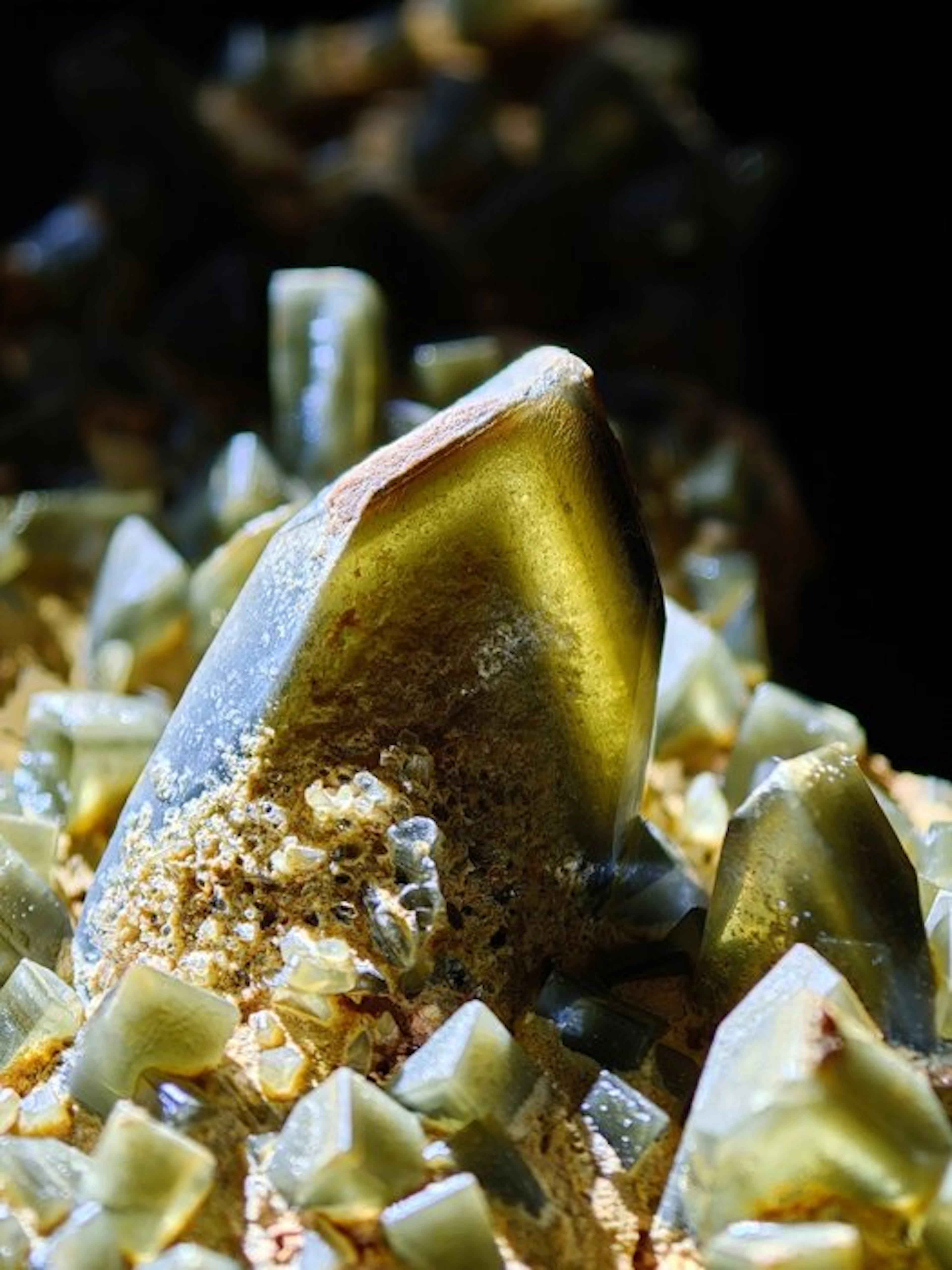 Splendid honey-colored barite with phantom inclusions