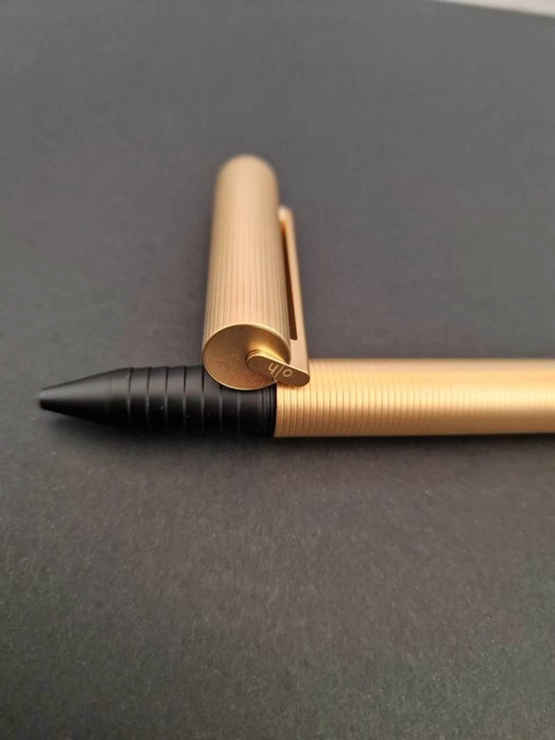 Otto Hutt - Design08 Messing Gold - Ballpoint pen