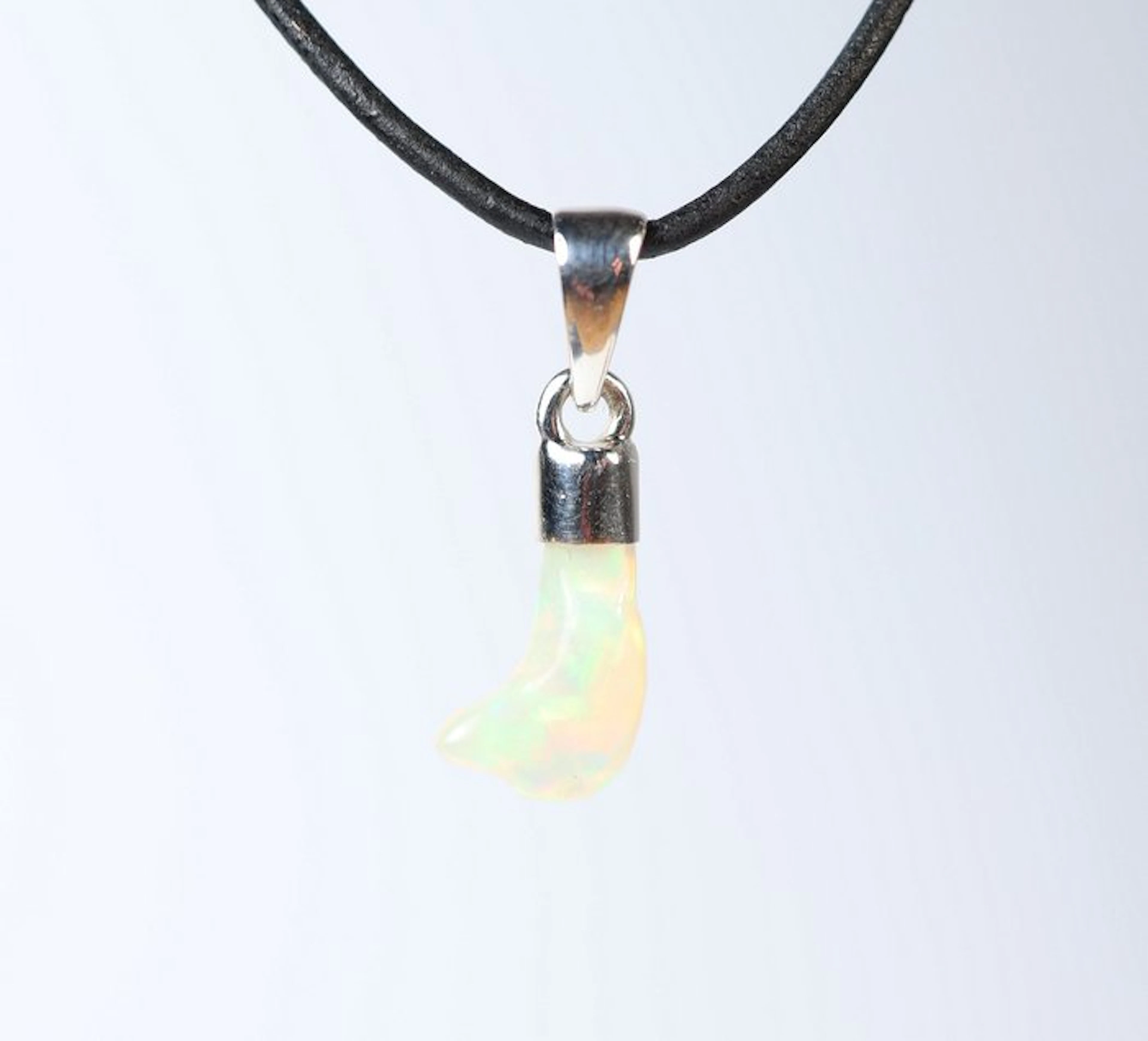 Ethiopian Opal / Welo Opal Pendant / new- 1.08 g - (1)