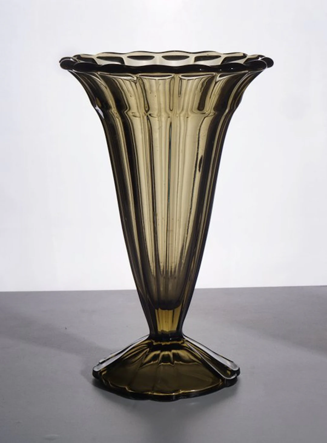 Vase - Vase - smoked trumpet vase on a scalloped fan foot