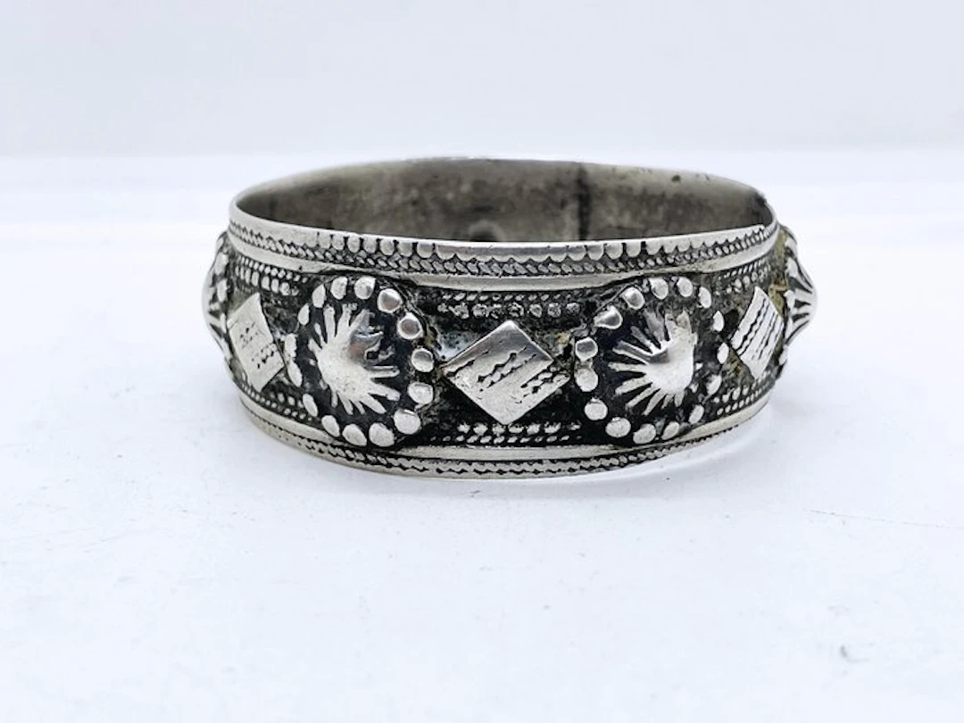 Ancient Bedouin bracelet in sand-cast silver