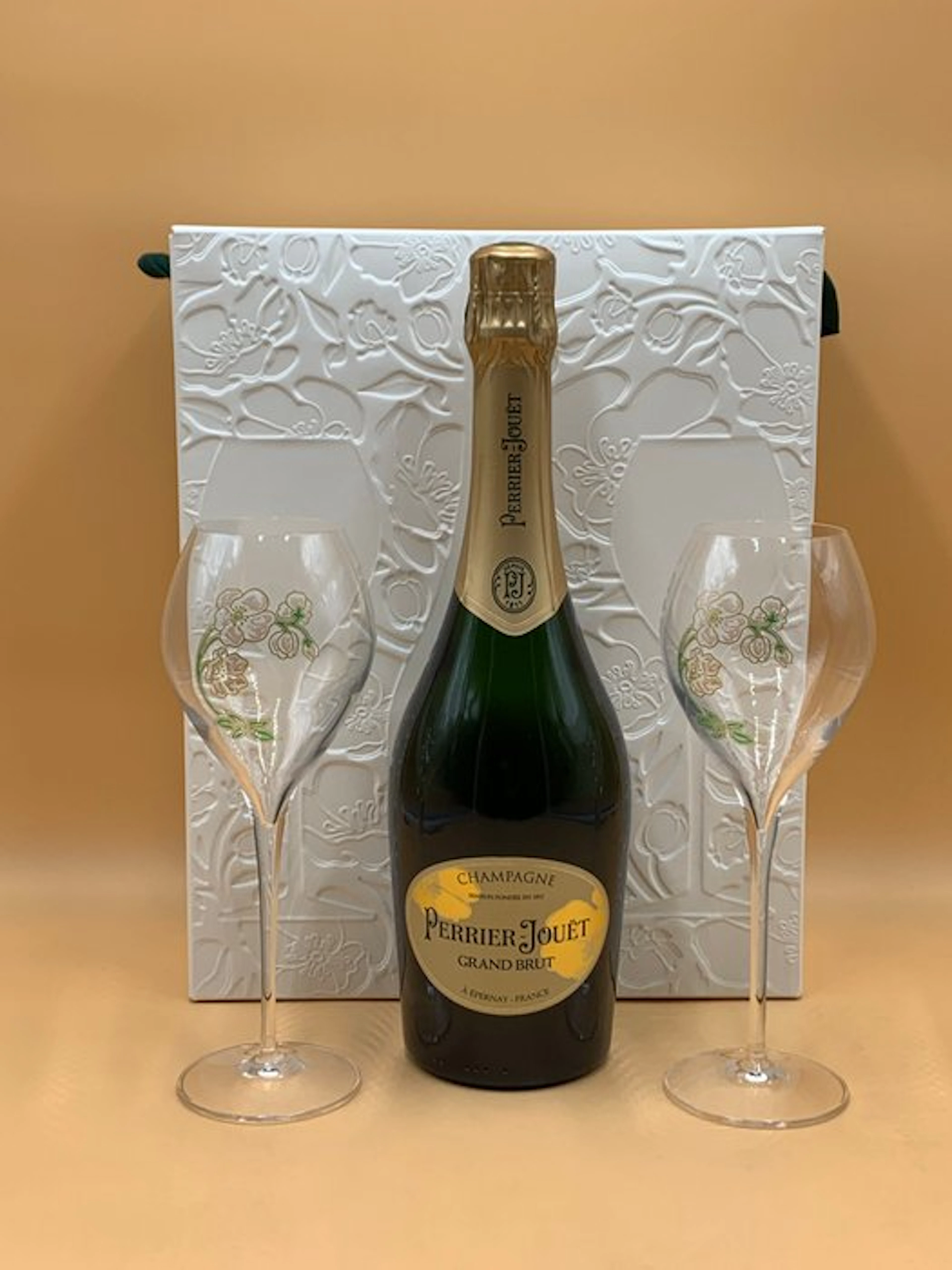 Perrier-Jouët, grand brut + coffret 2 flûtes - Champagne - 1 Bottle (0.75L)