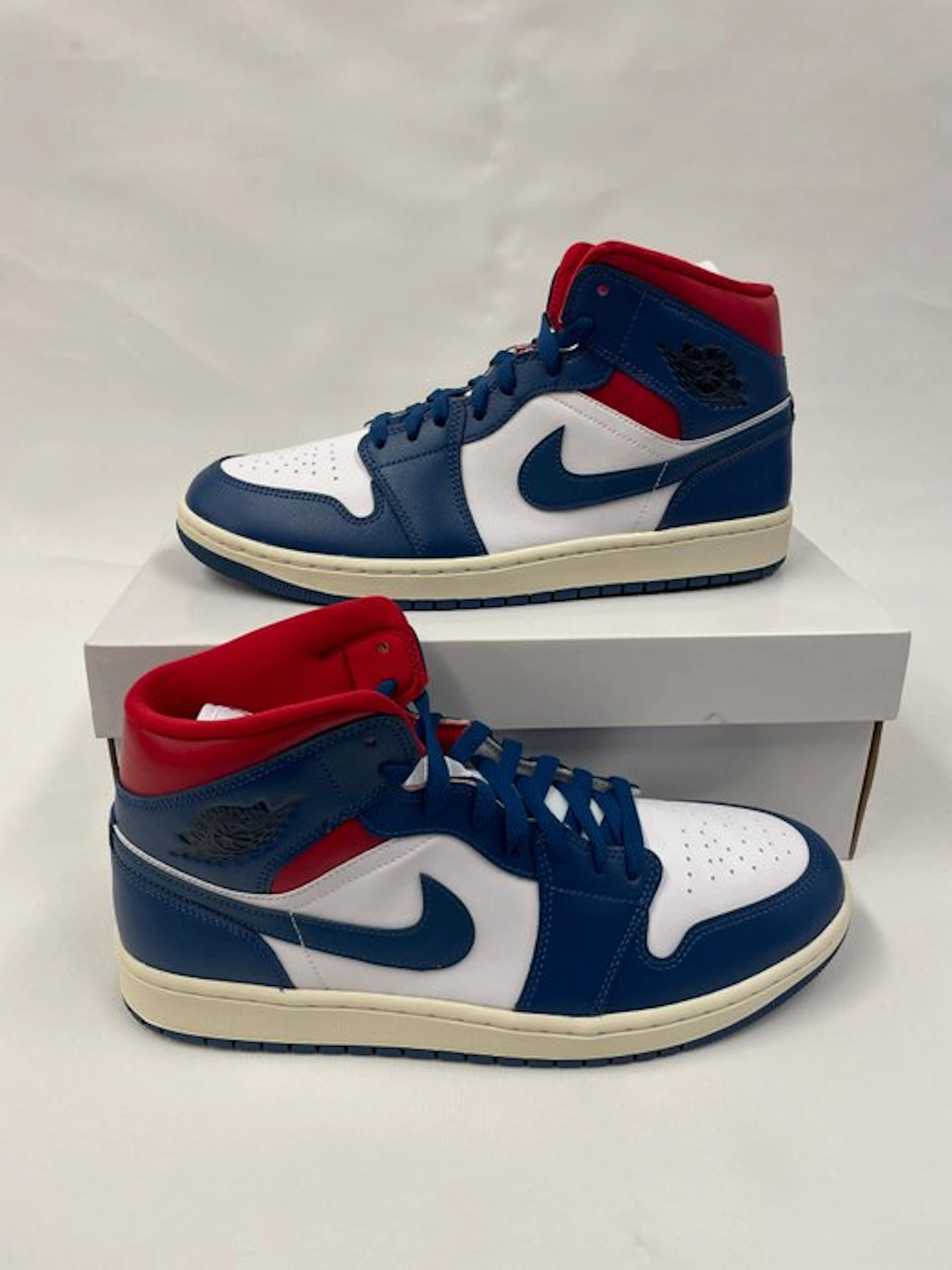 Air Jordan - Air Jordan 1 Mid - Sneakers - Size: EU 44
