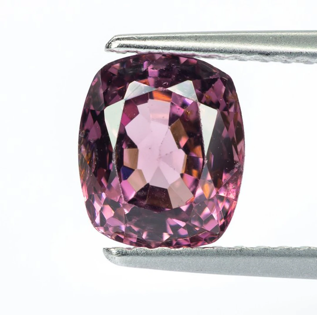 No reserve price Spinel - 1.99 ct - Gem Report Antwerp (GRA) - Intense Pink