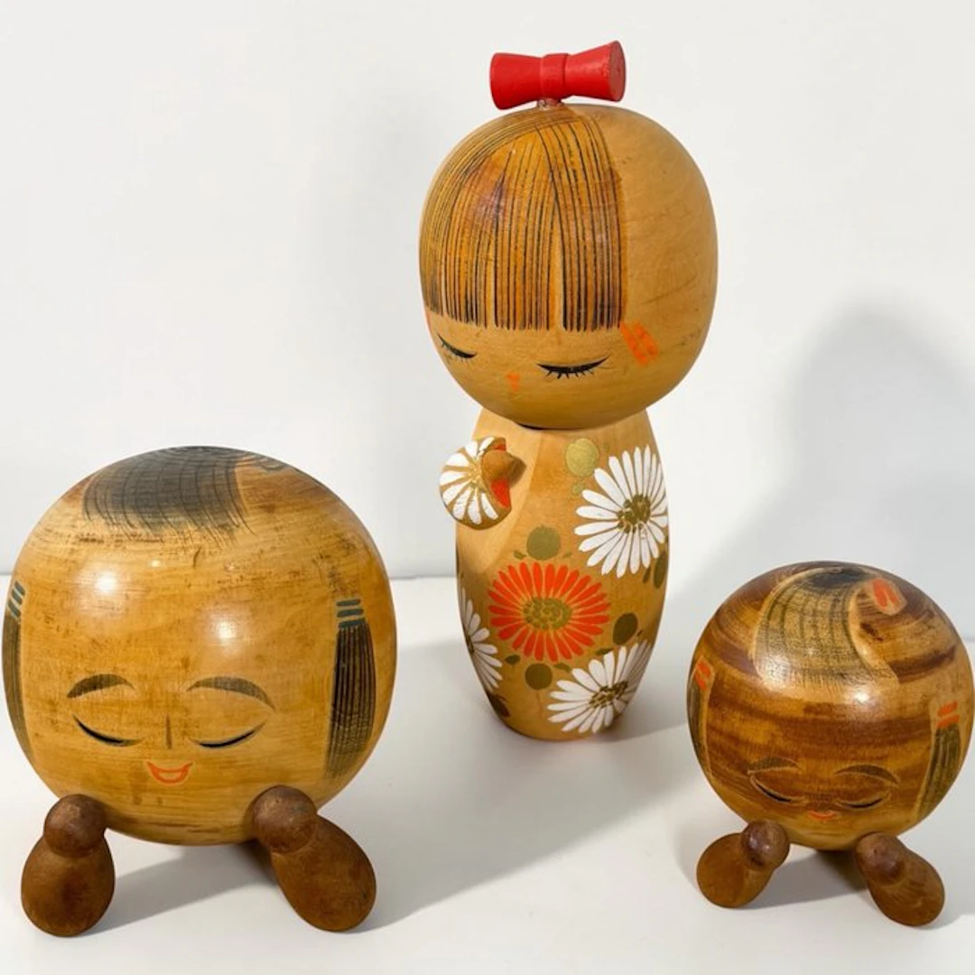 Hinagiku: The Little Chrysanthemum - Wood - Aoki Ryōka...