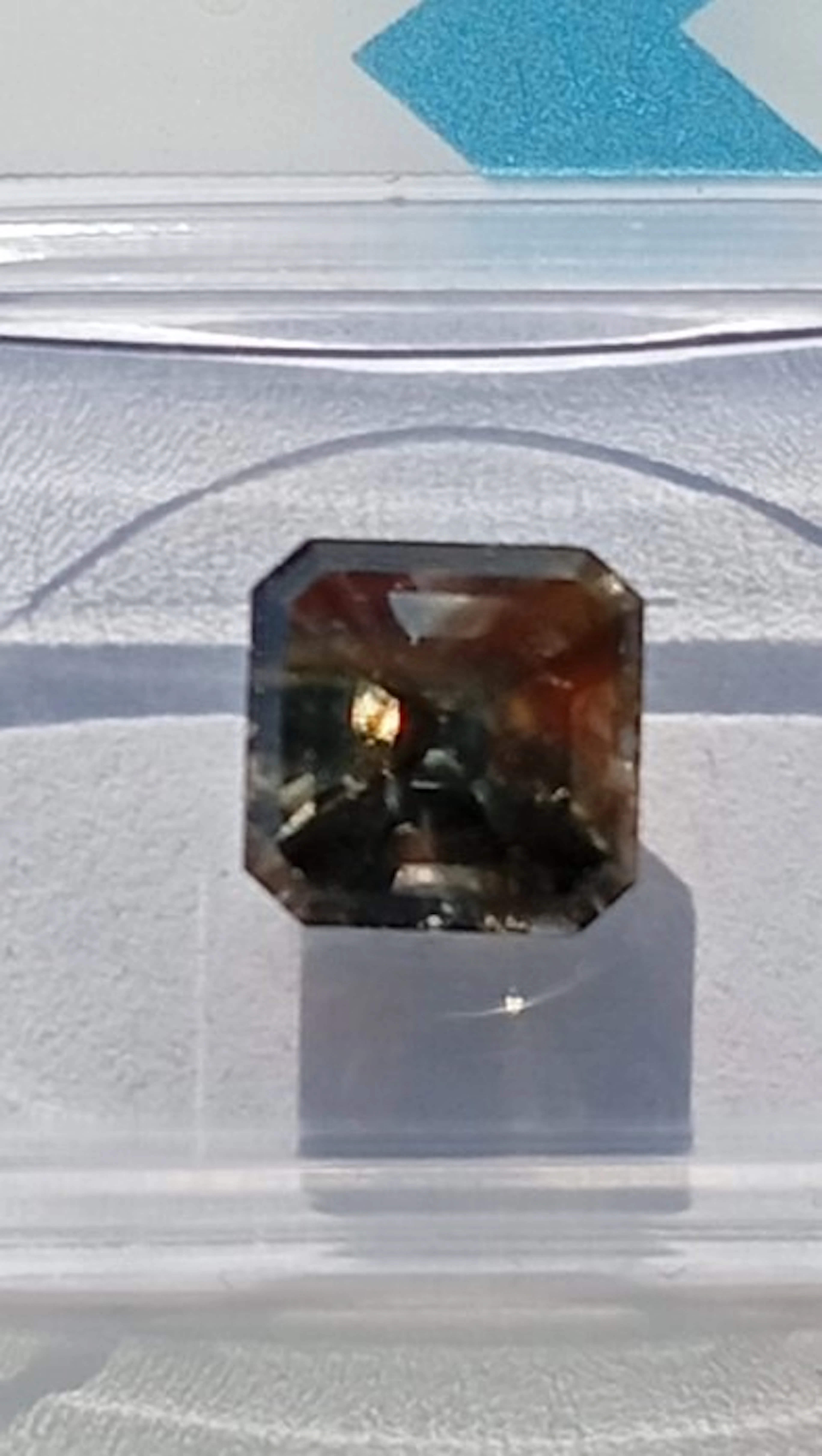 No reserve price - 1 pcs Diamond (Natural coloured)...